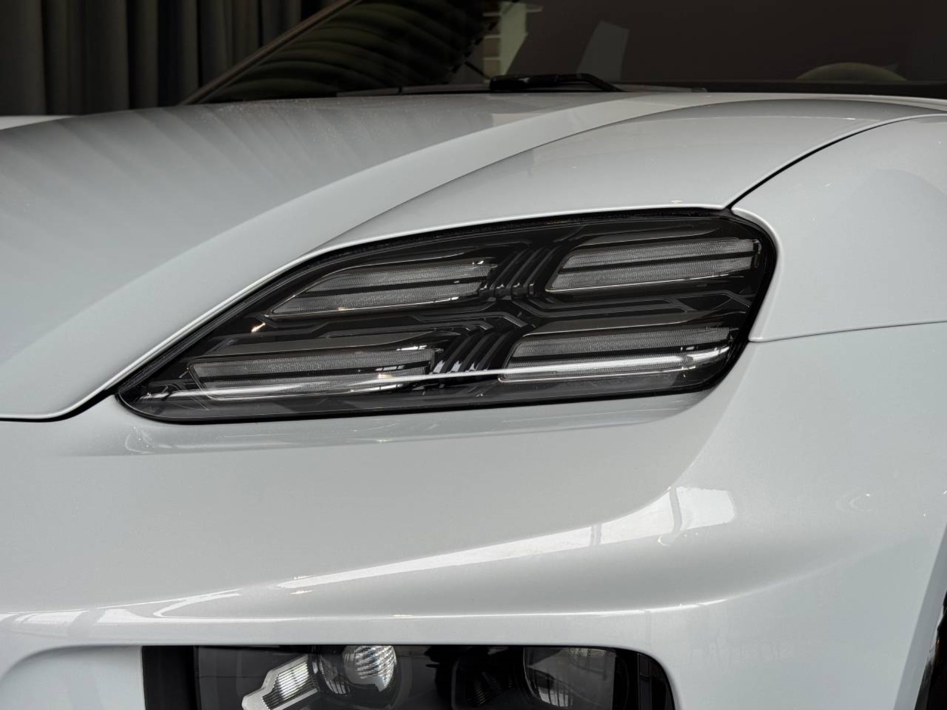 PORSCHE Macan Turbo-image-41