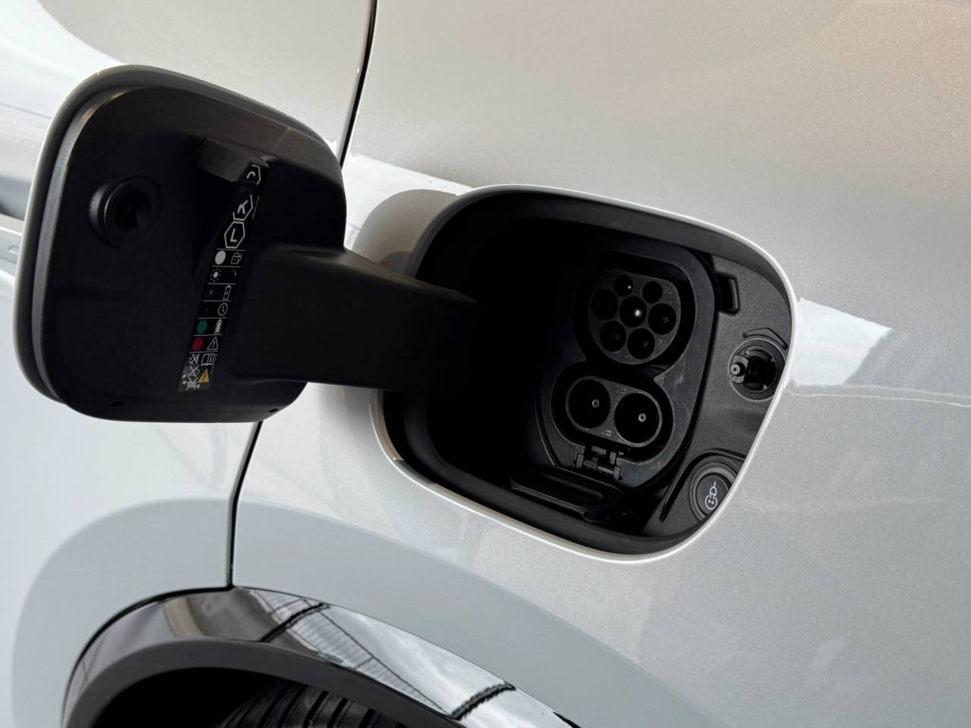 PORSCHE Macan Turbo-image-43