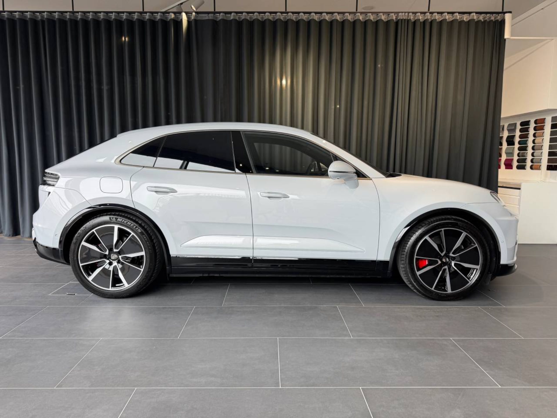 PORSCHE Macan Turbo-image-8