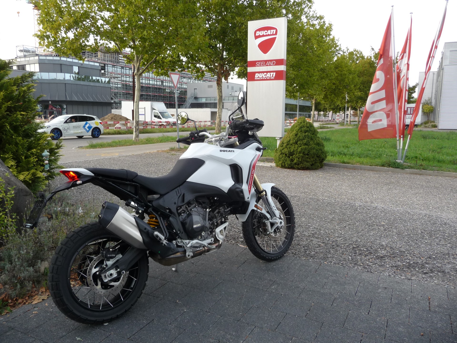 DUCATI Desert X-image-8
