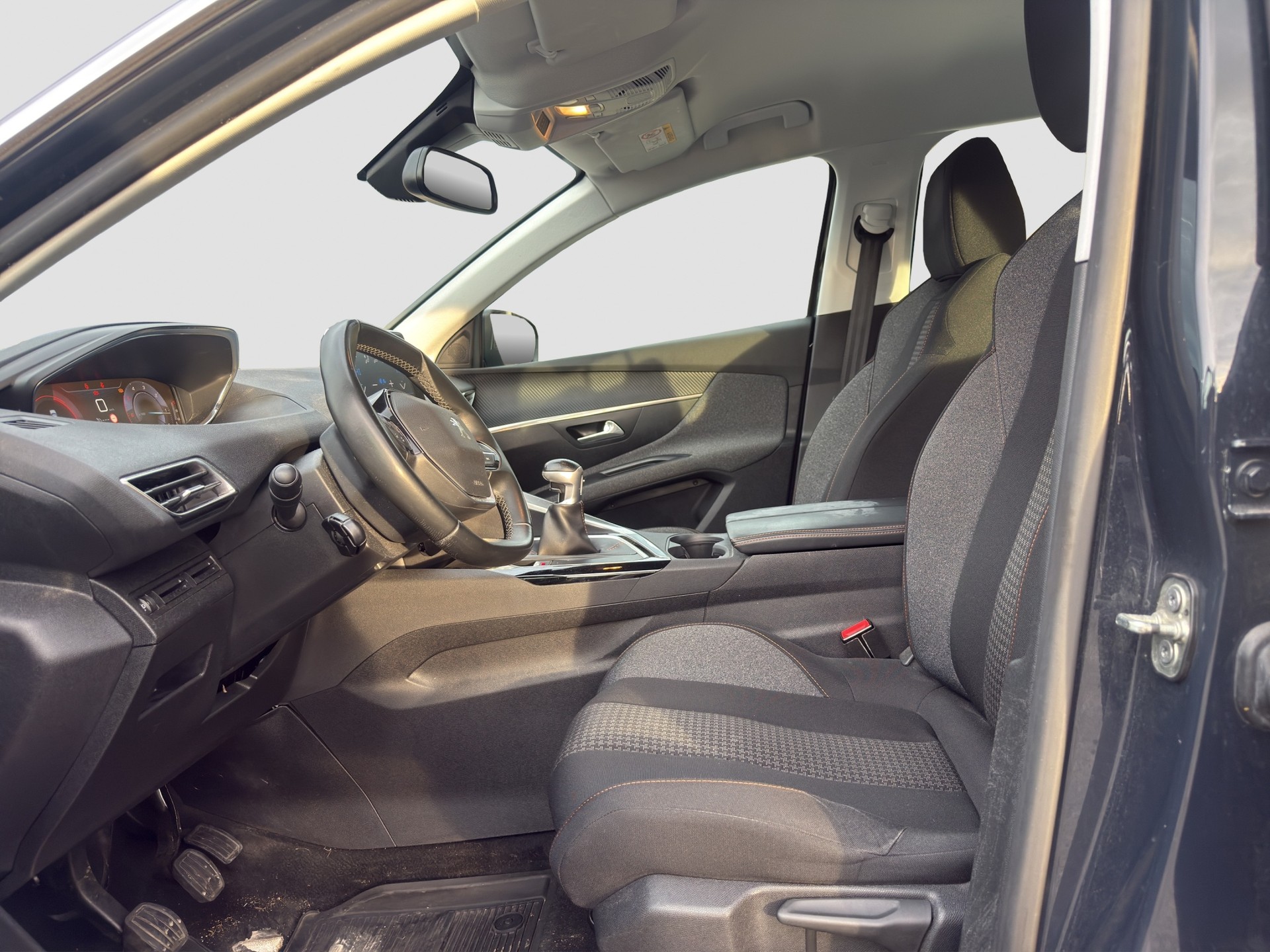 PEUGEOT 3008 1.5 BlueHDi Active ** Austauschmotor - 133'067 km ** Digital Cockpit **-image-9