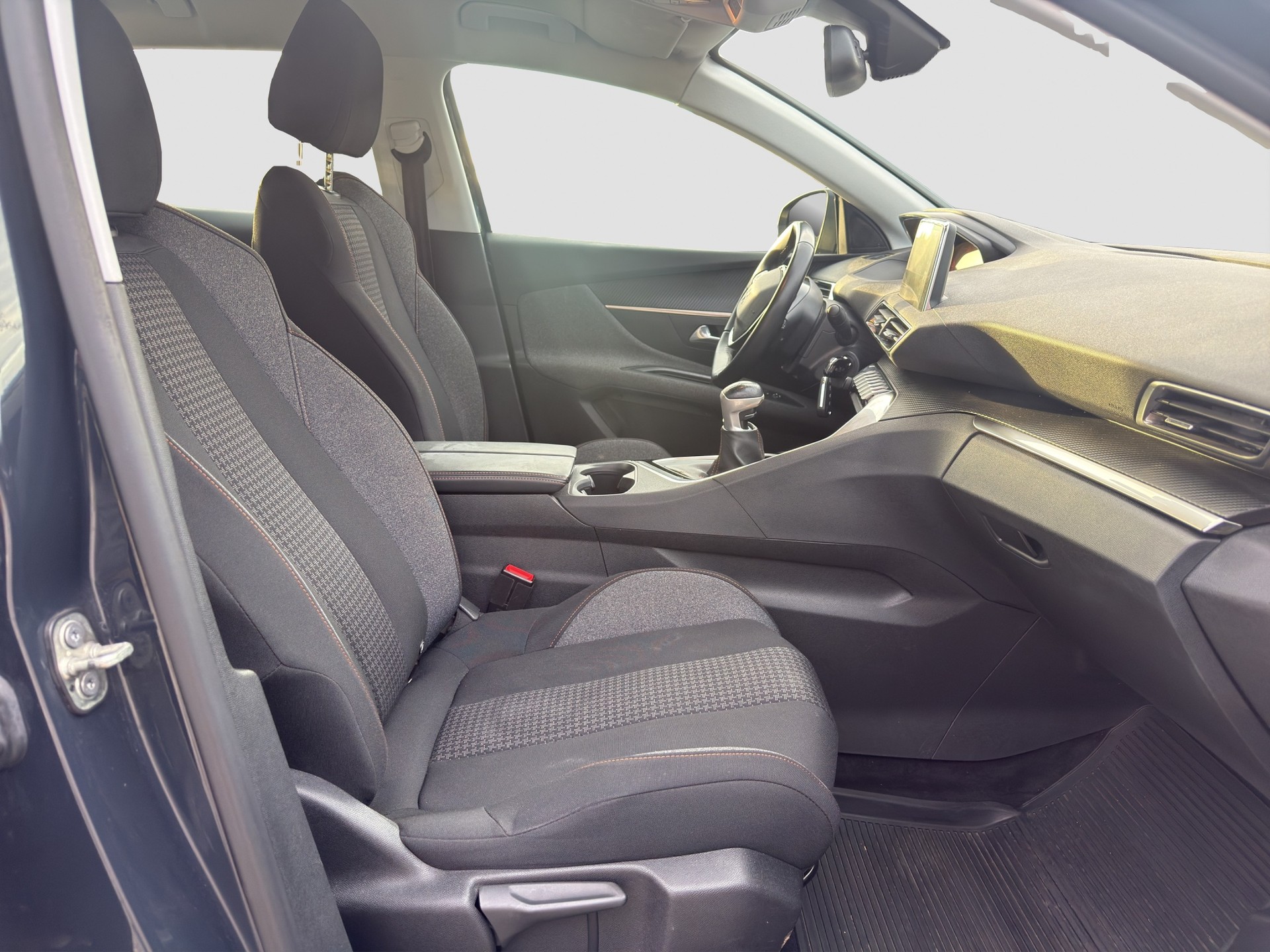 PEUGEOT 3008 1.5 BlueHDi Active ** Austauschmotor - 133'067 km ** Digital Cockpit **-image-12