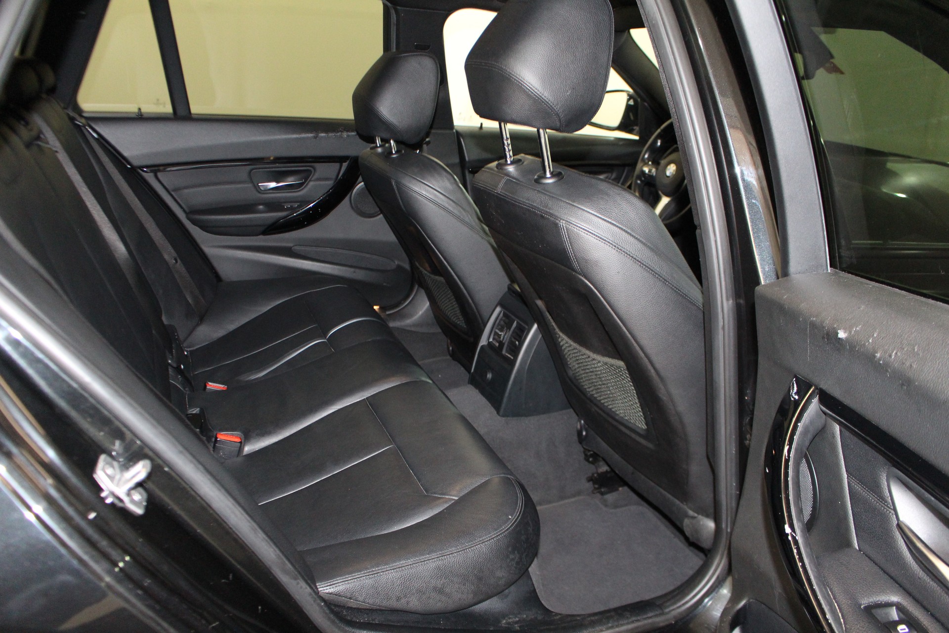 BMW 320d xDrive SAG Touring-image-9