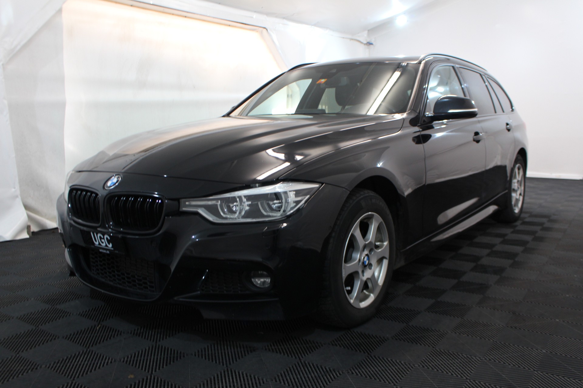 BMW 320d xDrive SAG Touring-image-2