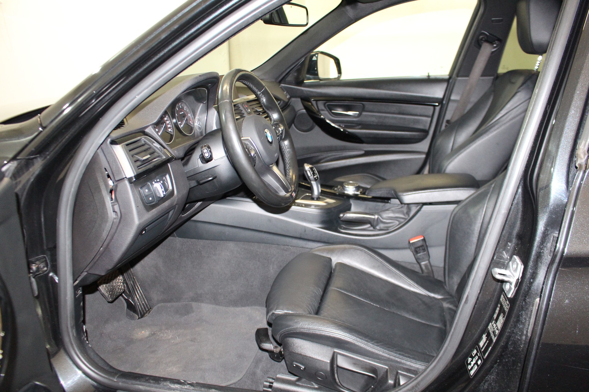 BMW 320d xDrive SAG Touring-image-6