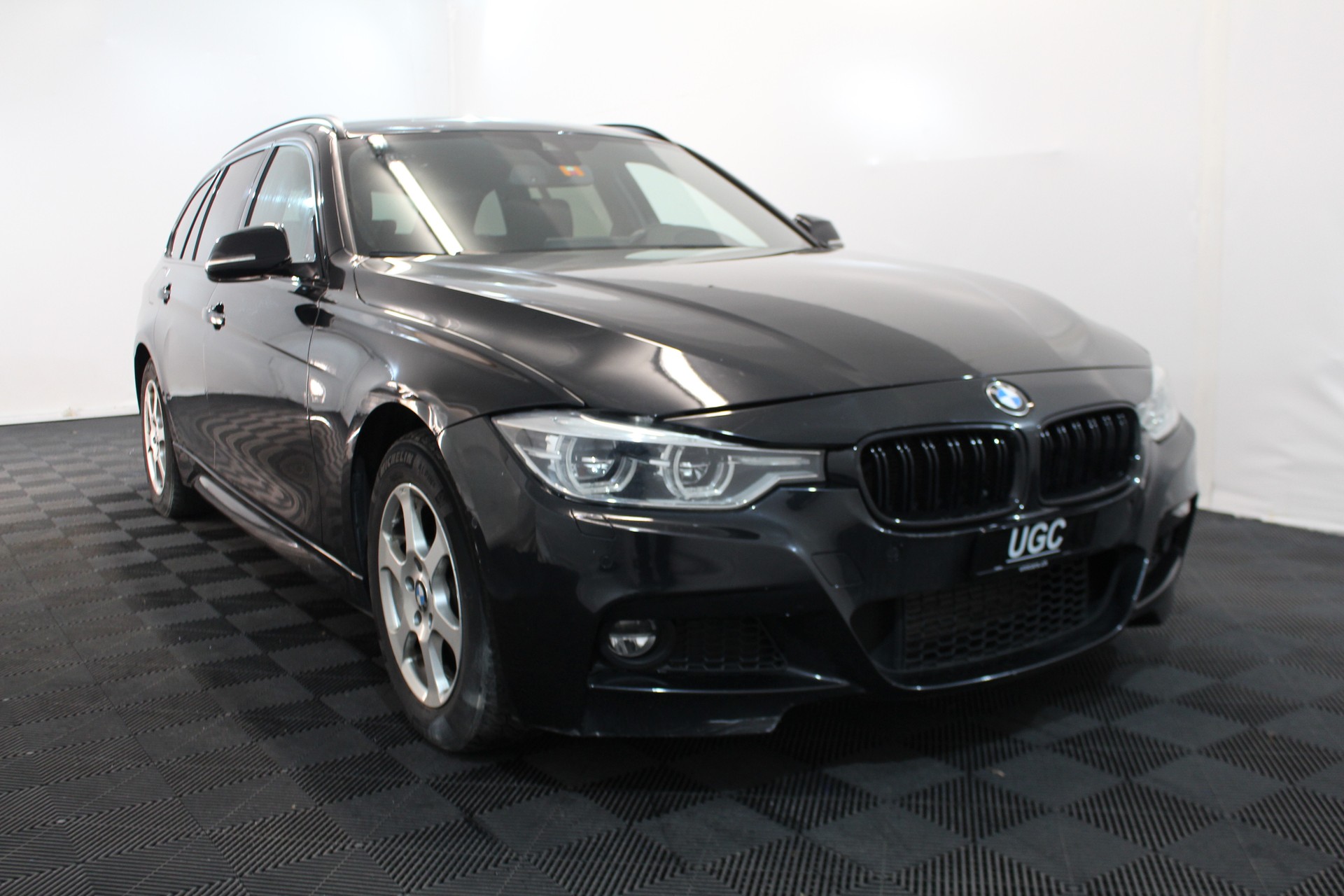 BMW 320d xDrive SAG Touring-image-0