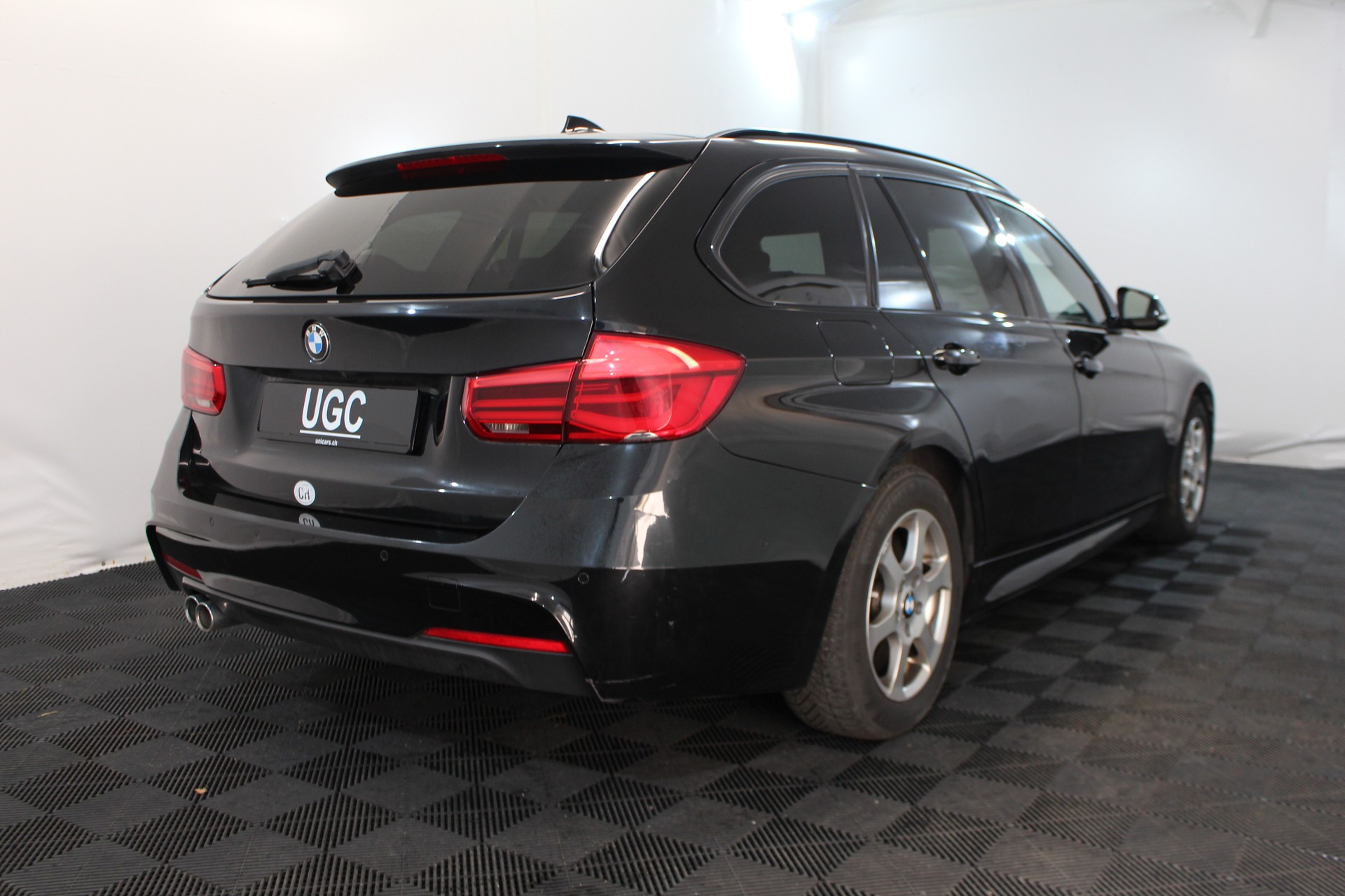 BMW 320d xDrive SAG Touring-image-5