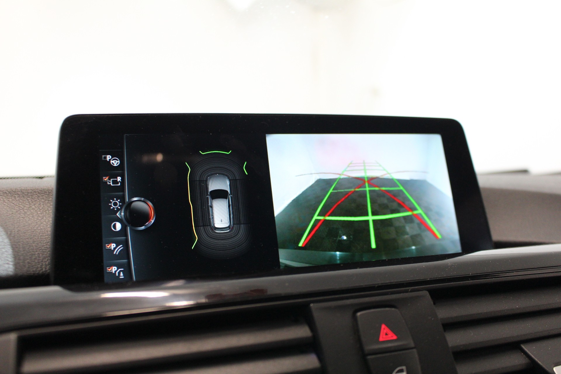 BMW 320d xDrive SAG Touring-image-15
