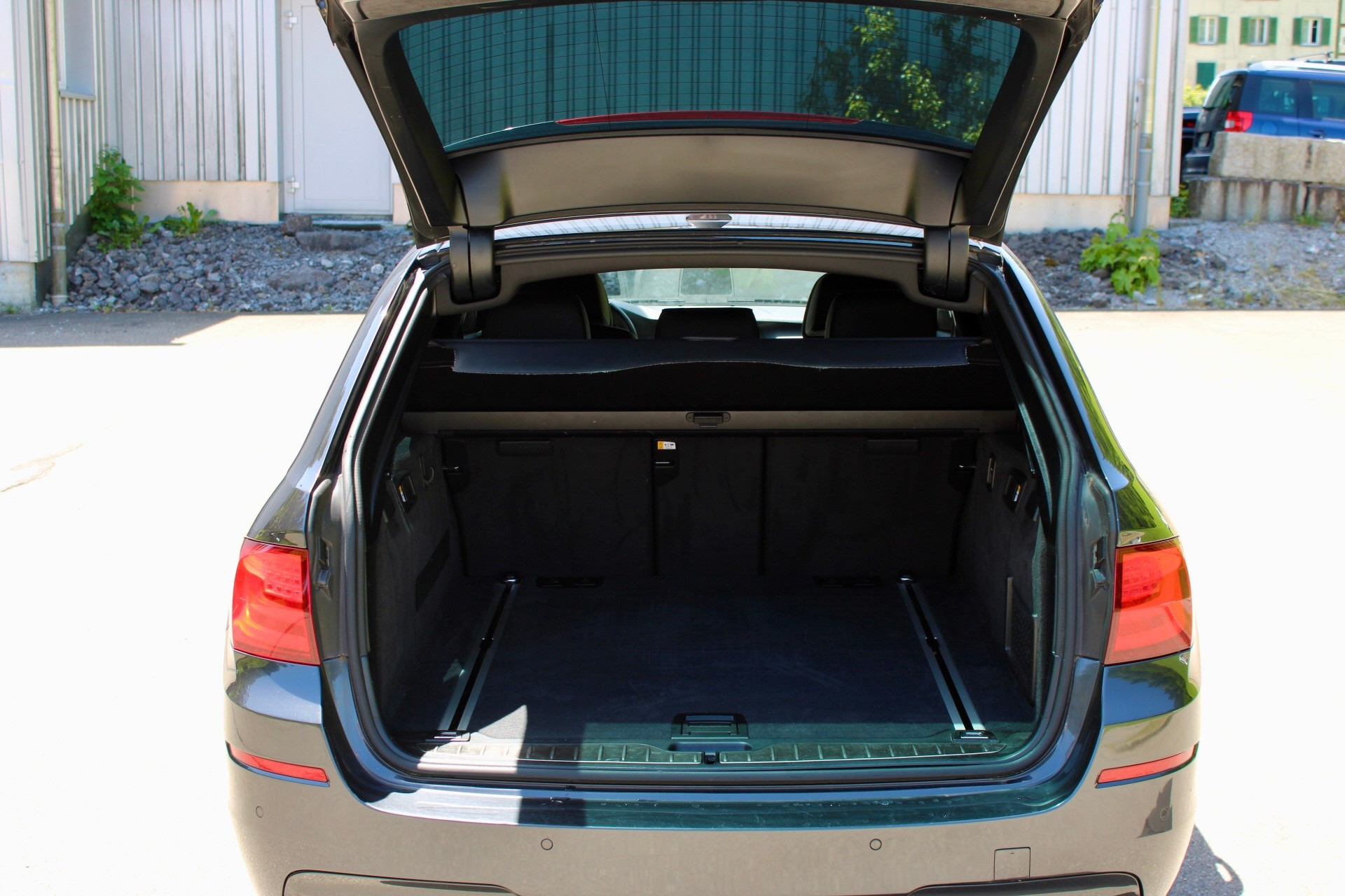 BMW M550d xDrive Touring Steptronic-image-13