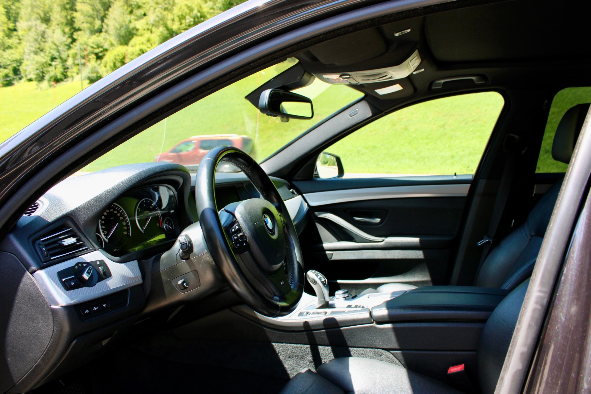 BMW M550d xDrive Touring Steptronic-image-8