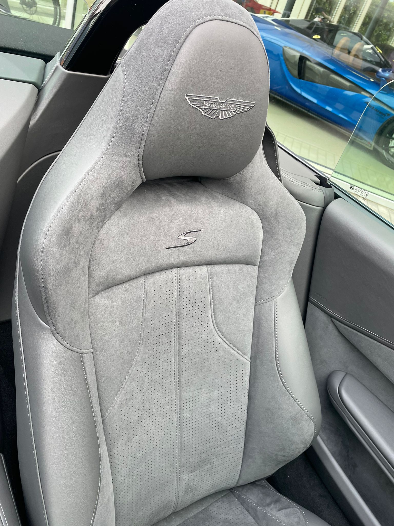 ASTON MARTIN V8 Vantage S 680cv MY2026-image-7