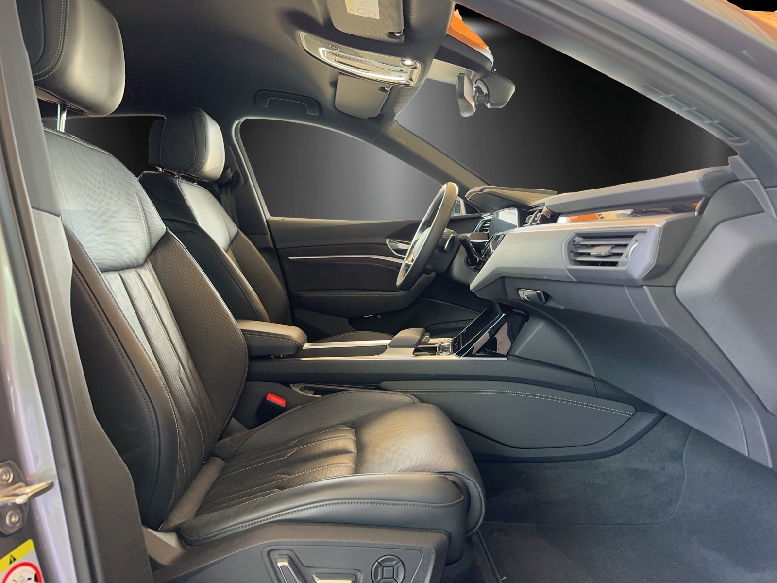 AUDI e-tron 55 Advanced quattro-image-9