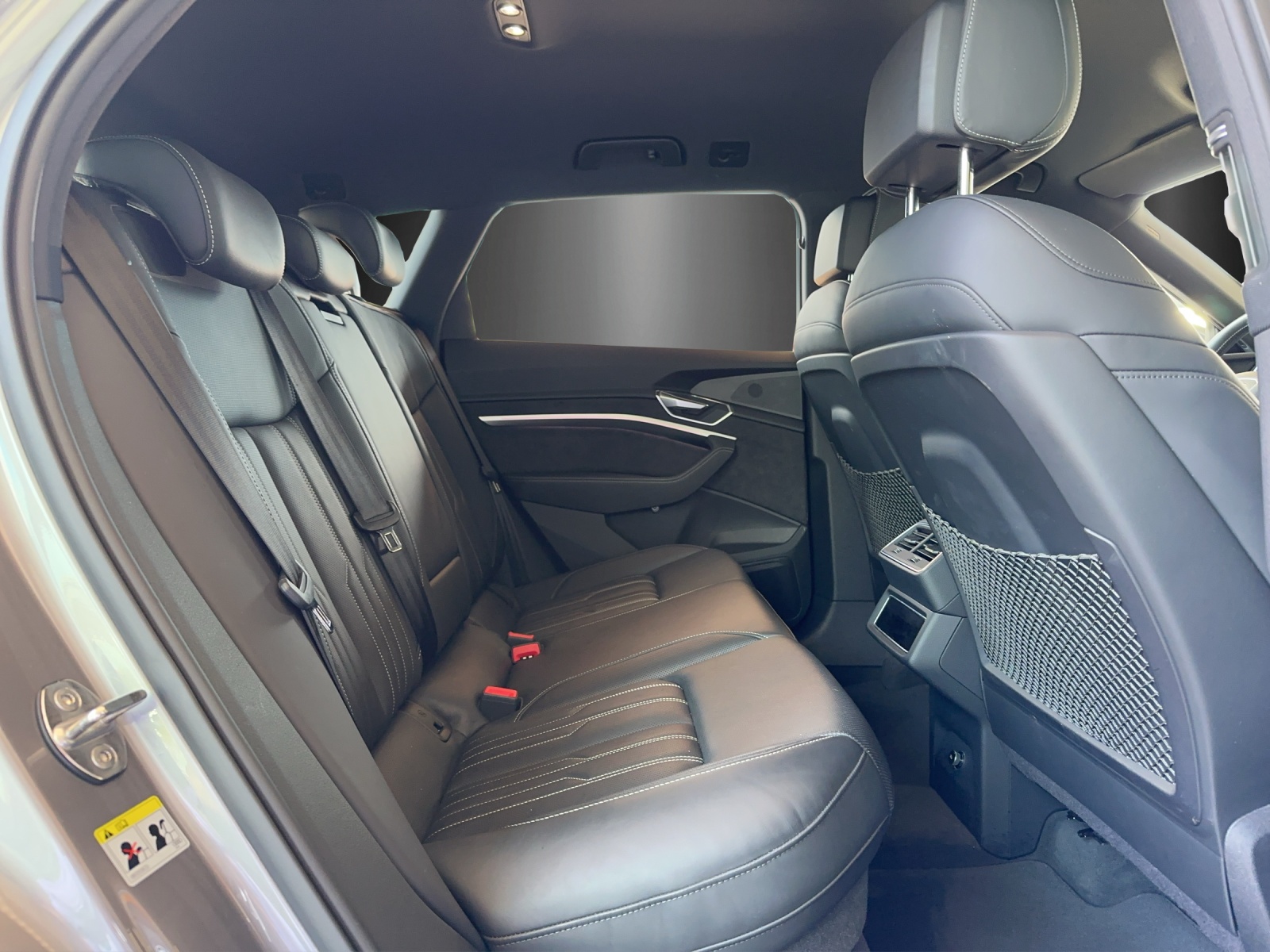 AUDI e-tron 55 Advanced quattro-image-8