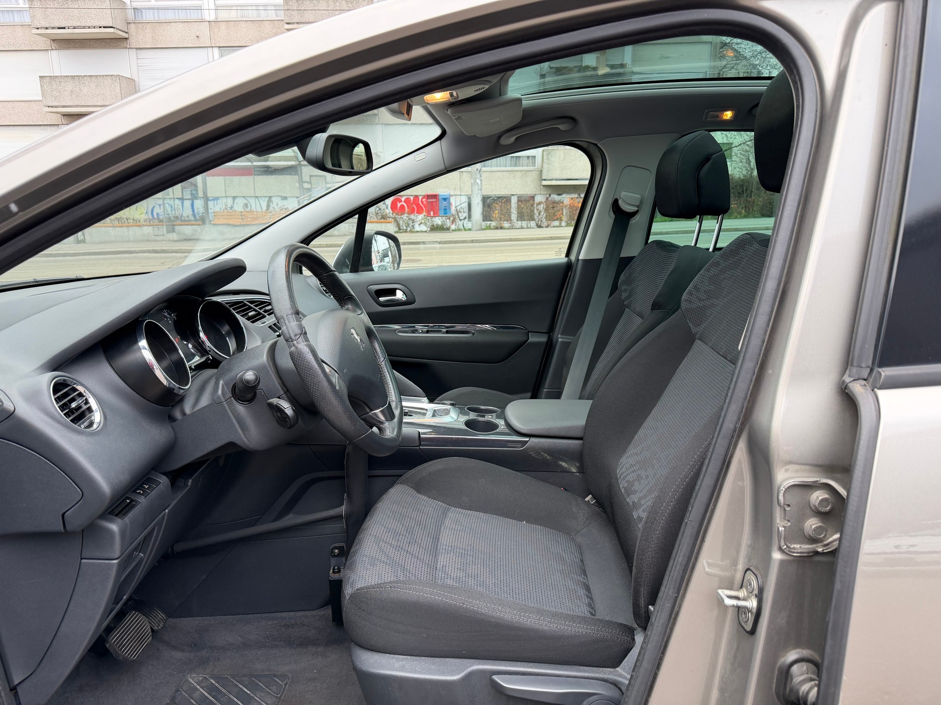 PEUGEOT 3008 1.6 16V T Platinum Tiptronic-image-11