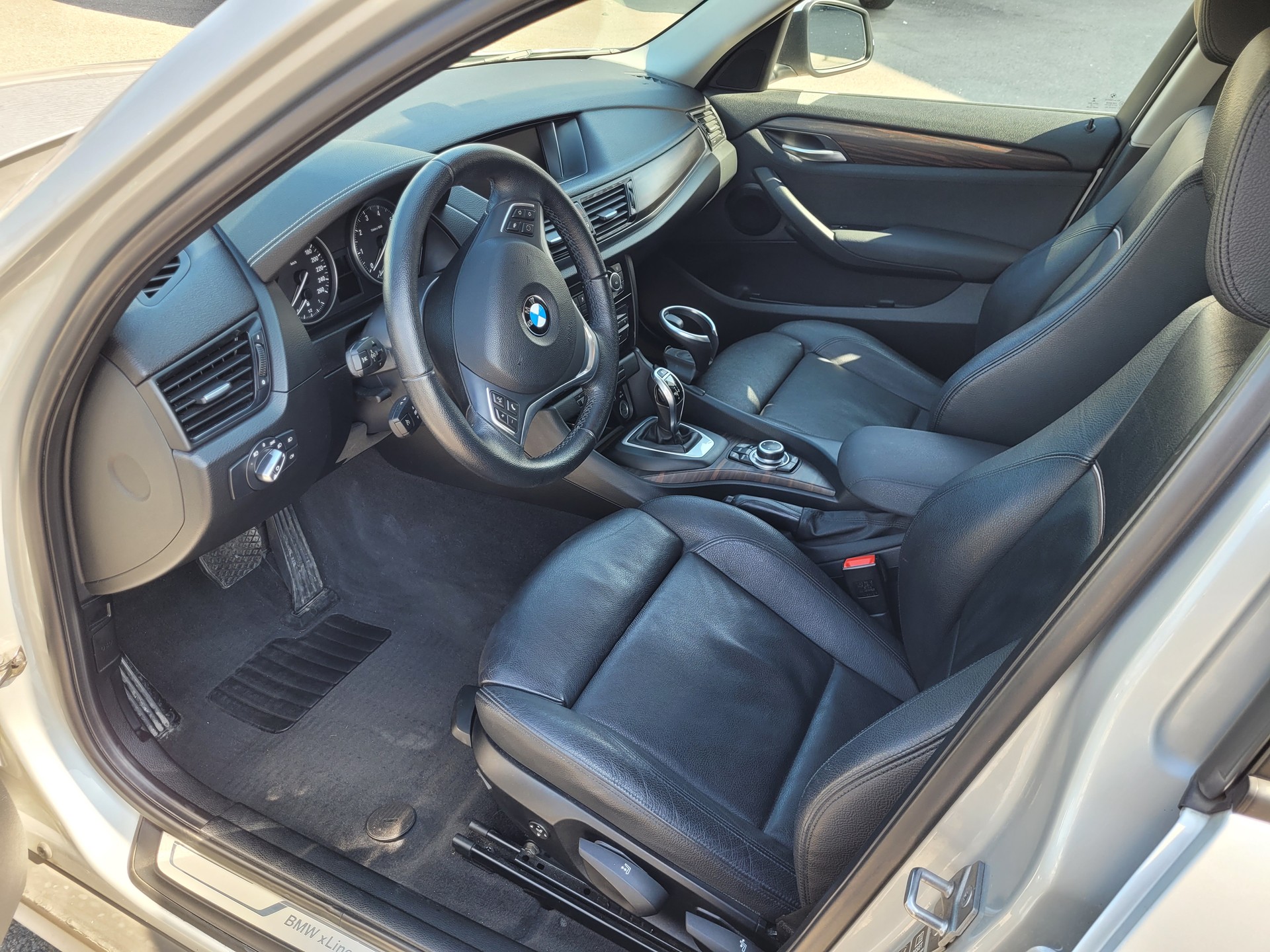 BMW X1 xDrive 20i Steptronic-image-4