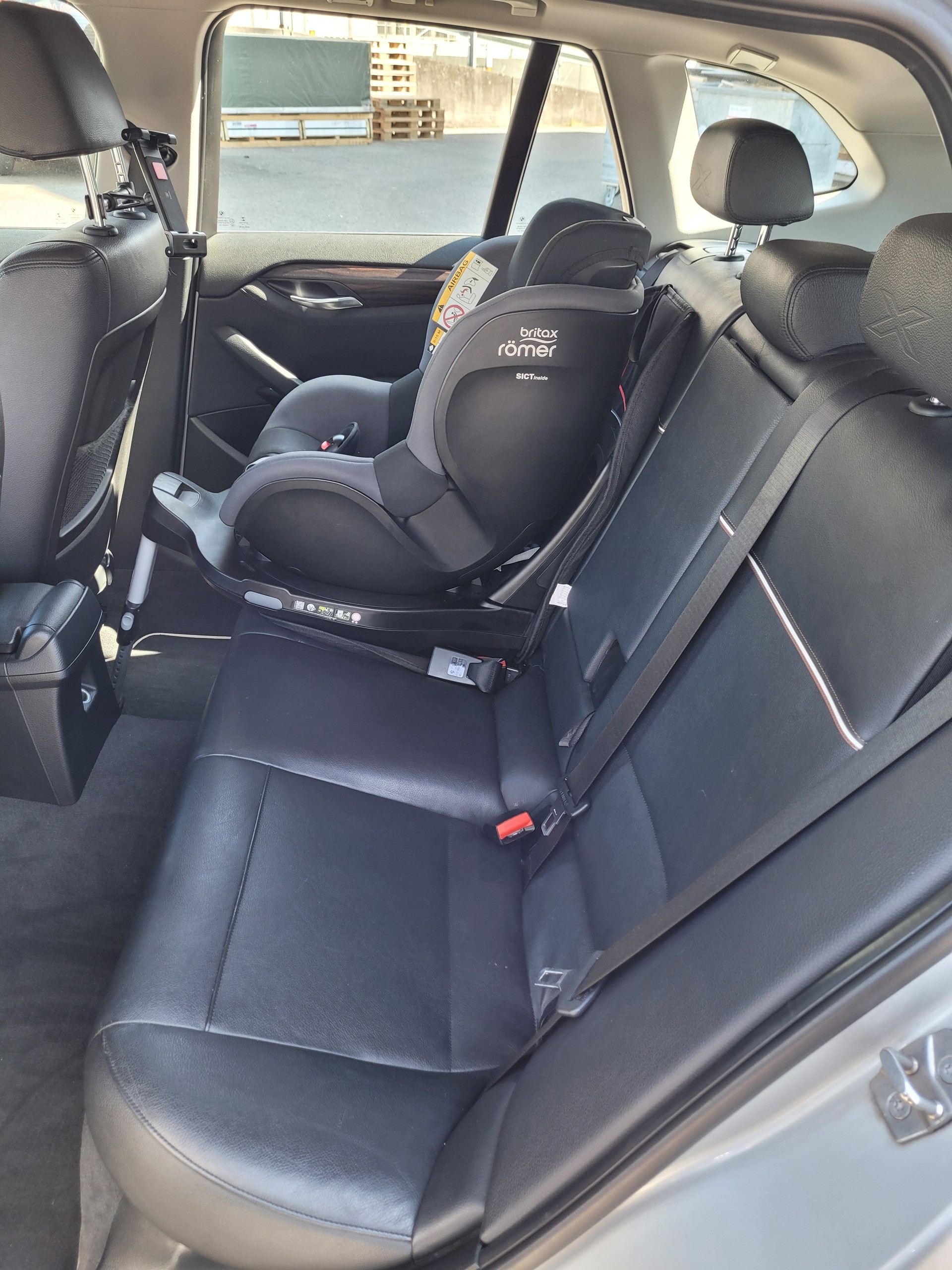 BMW X1 xDrive 20i Steptronic-image-5