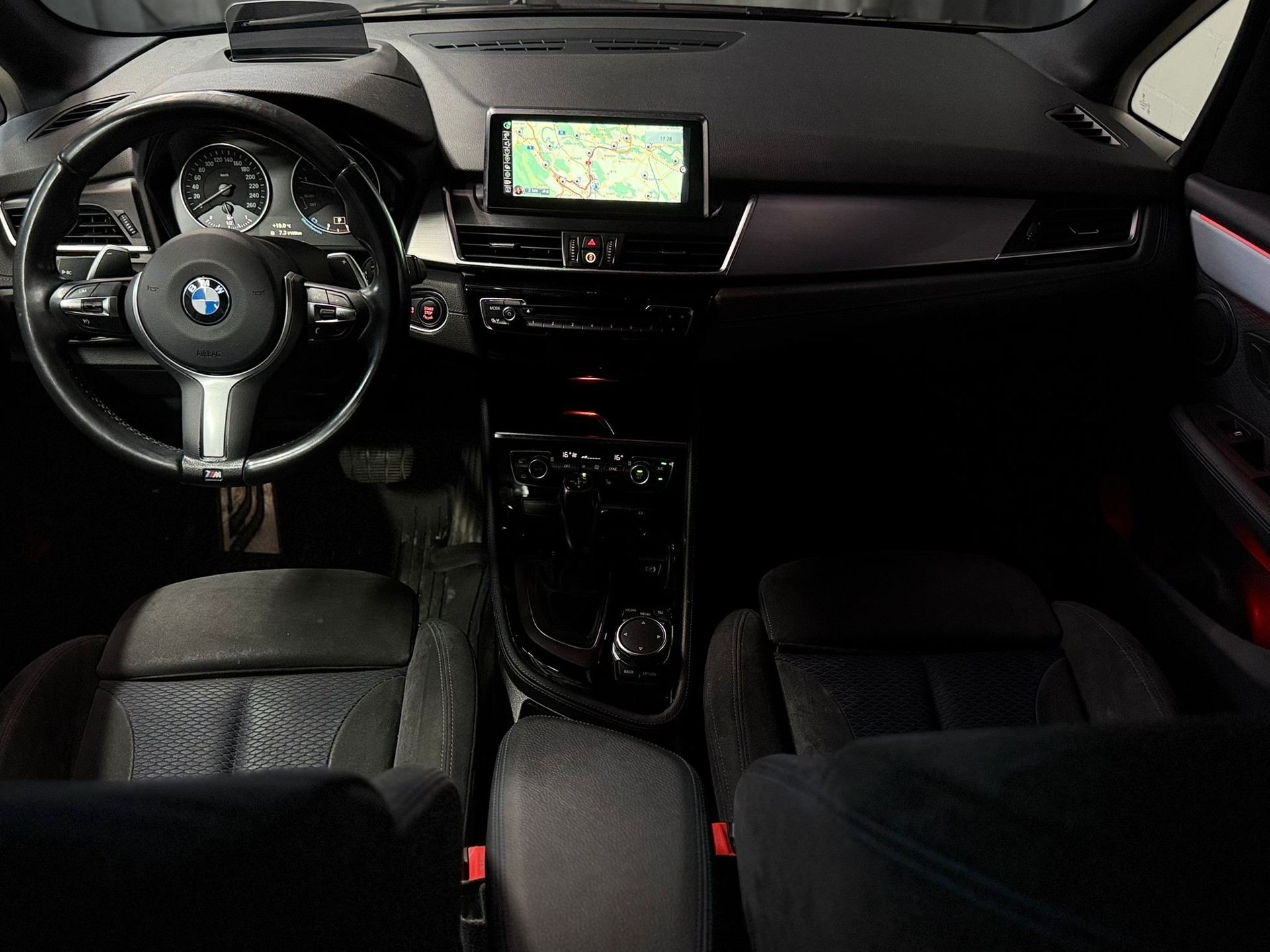 BMW 225i xDrive Active Tourer M Sport Steptronic-image-11