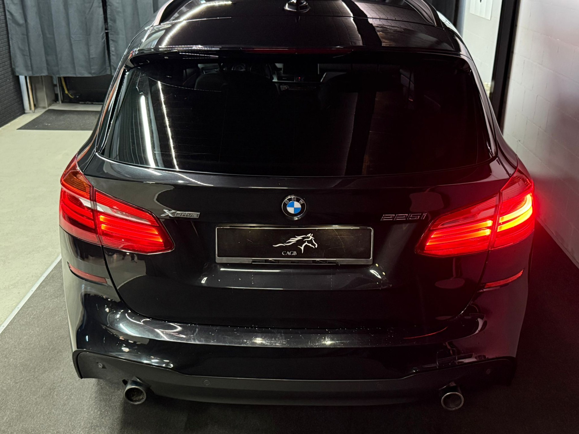 BMW 225i xDrive Active Tourer M Sport Steptronic-image-6