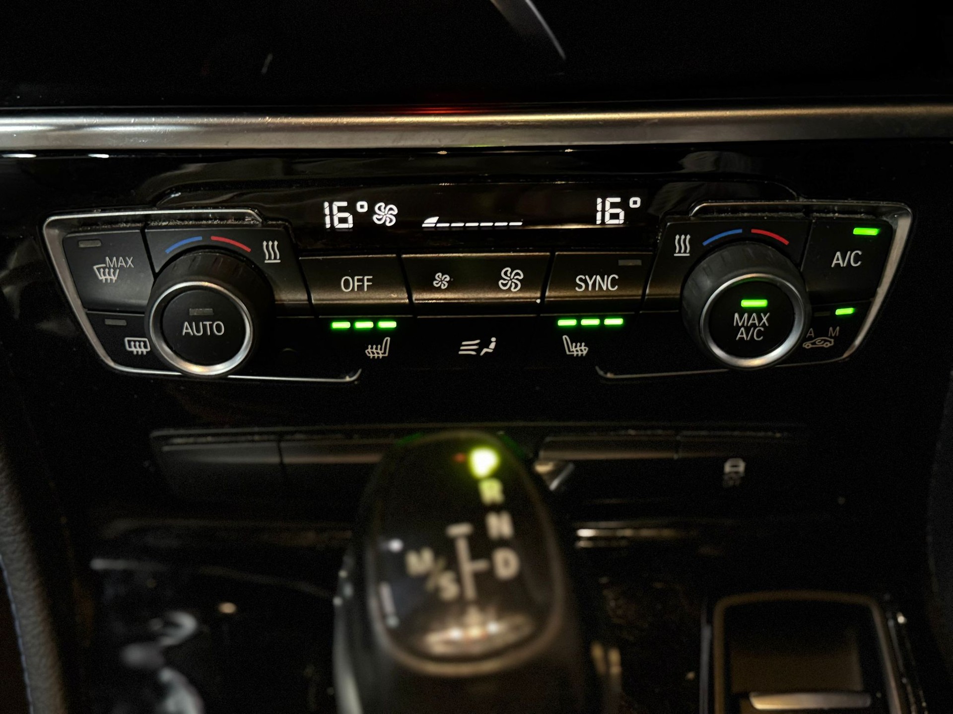BMW 225i xDrive Active Tourer M Sport Steptronic-image-16