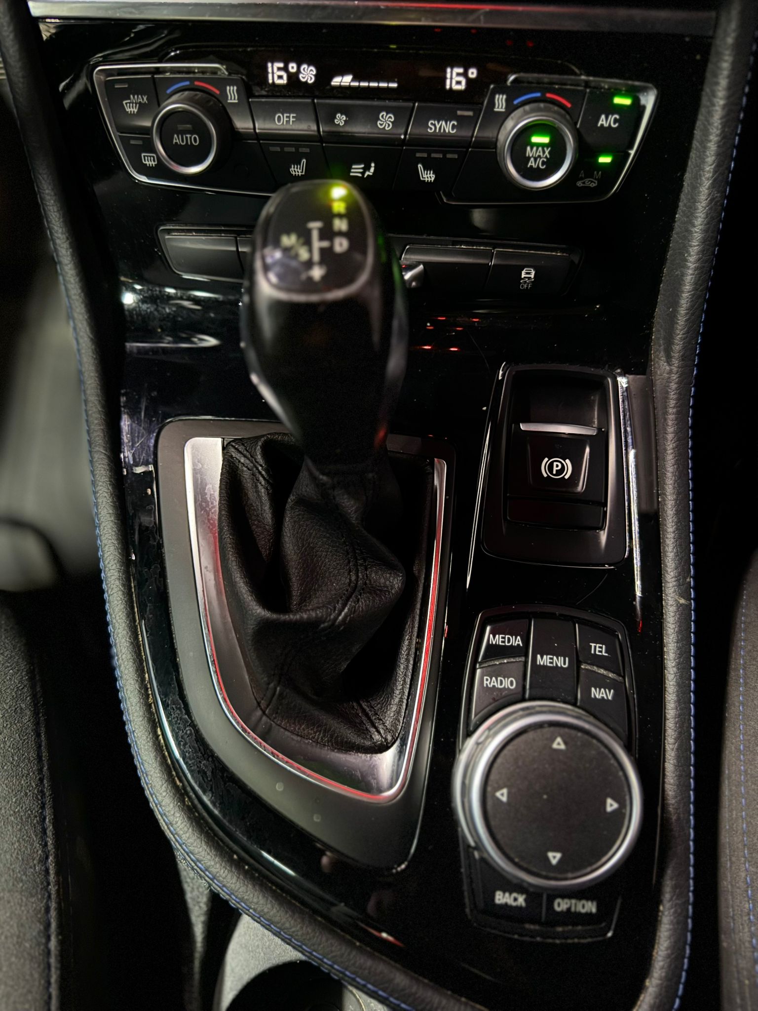 BMW 225i xDrive Active Tourer M Sport Steptronic-image-15