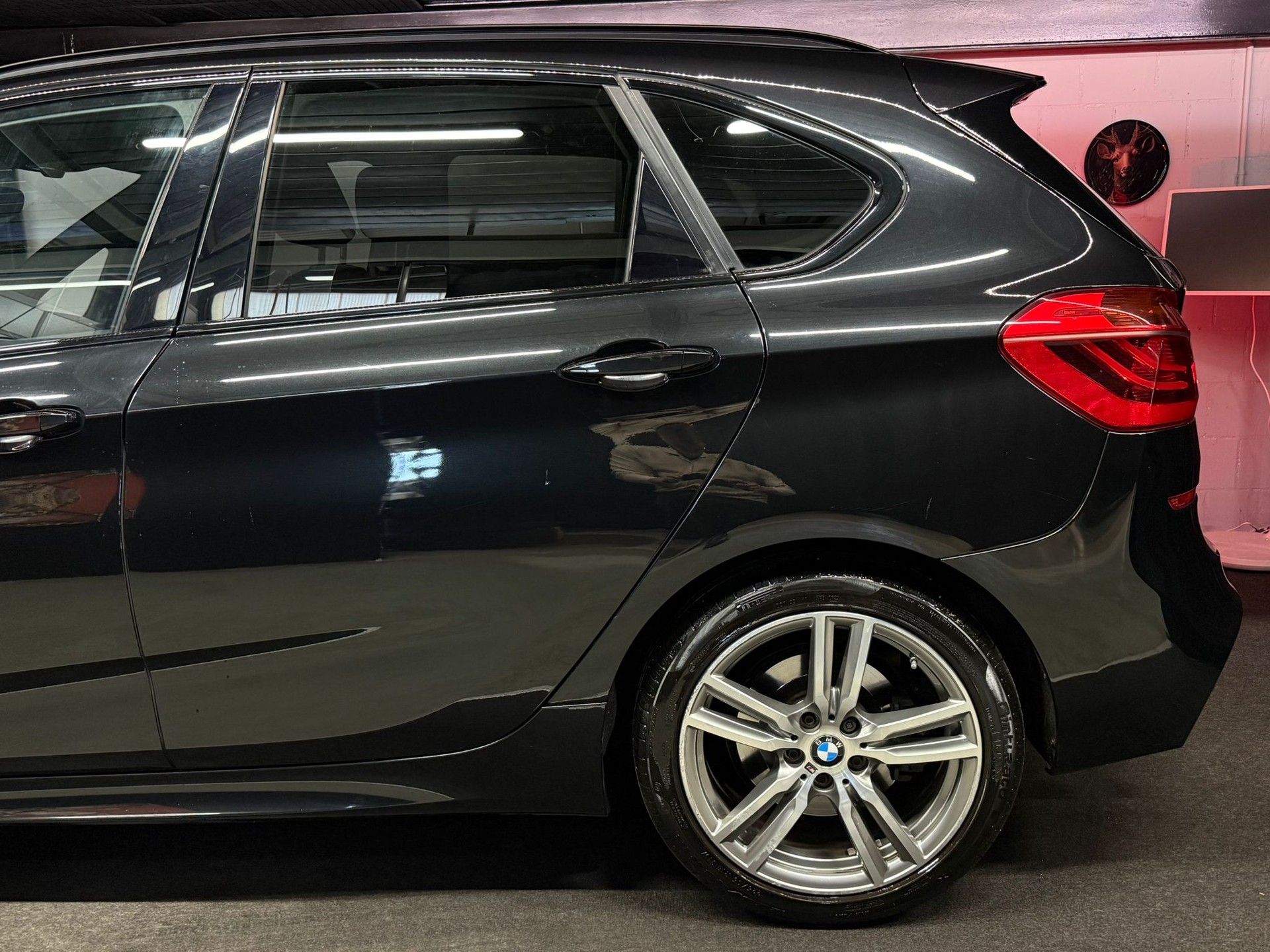 BMW 225i xDrive Active Tourer M Sport Steptronic-image-9
