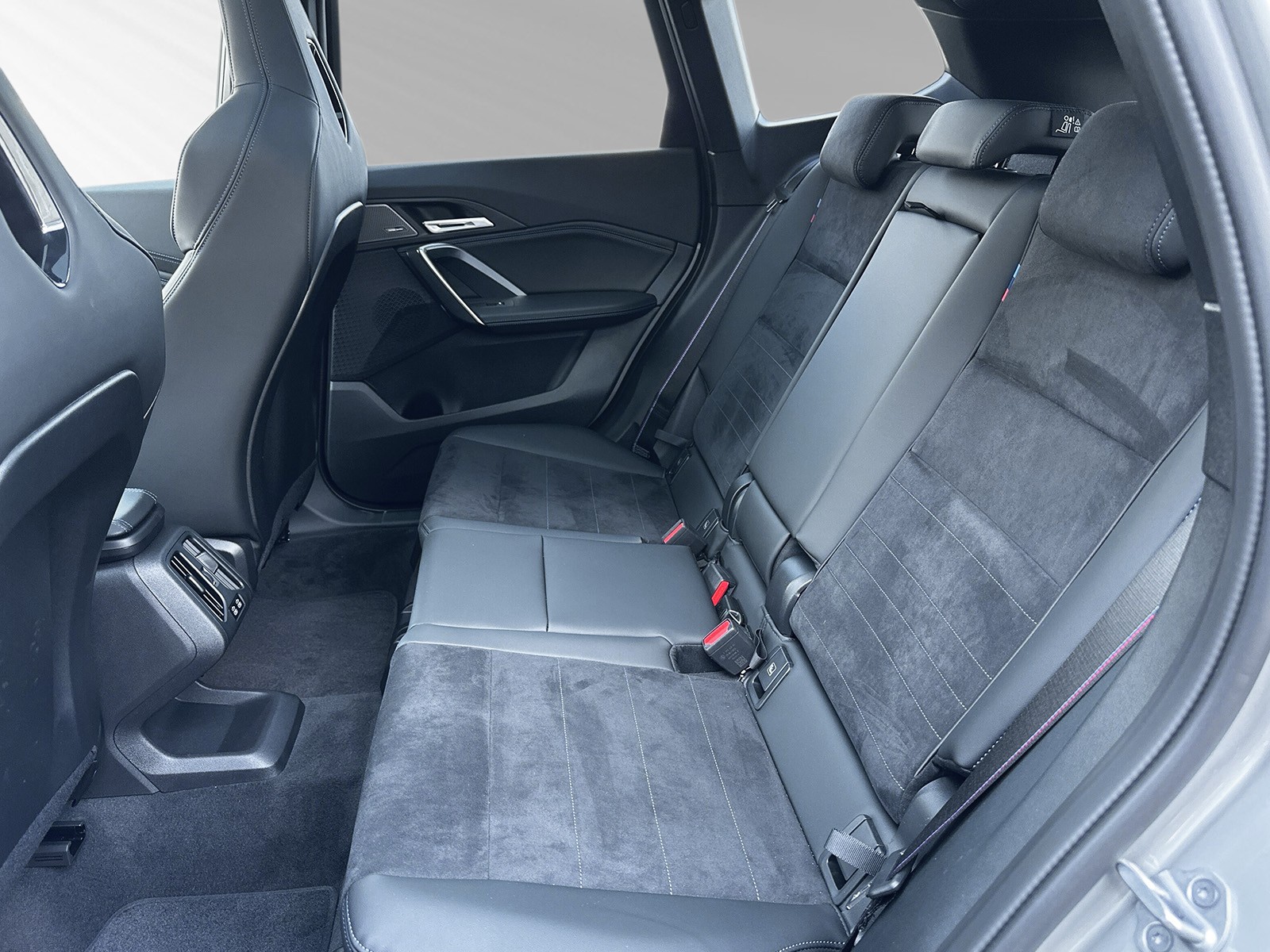 BMW X1 xDrive M35i-image-4