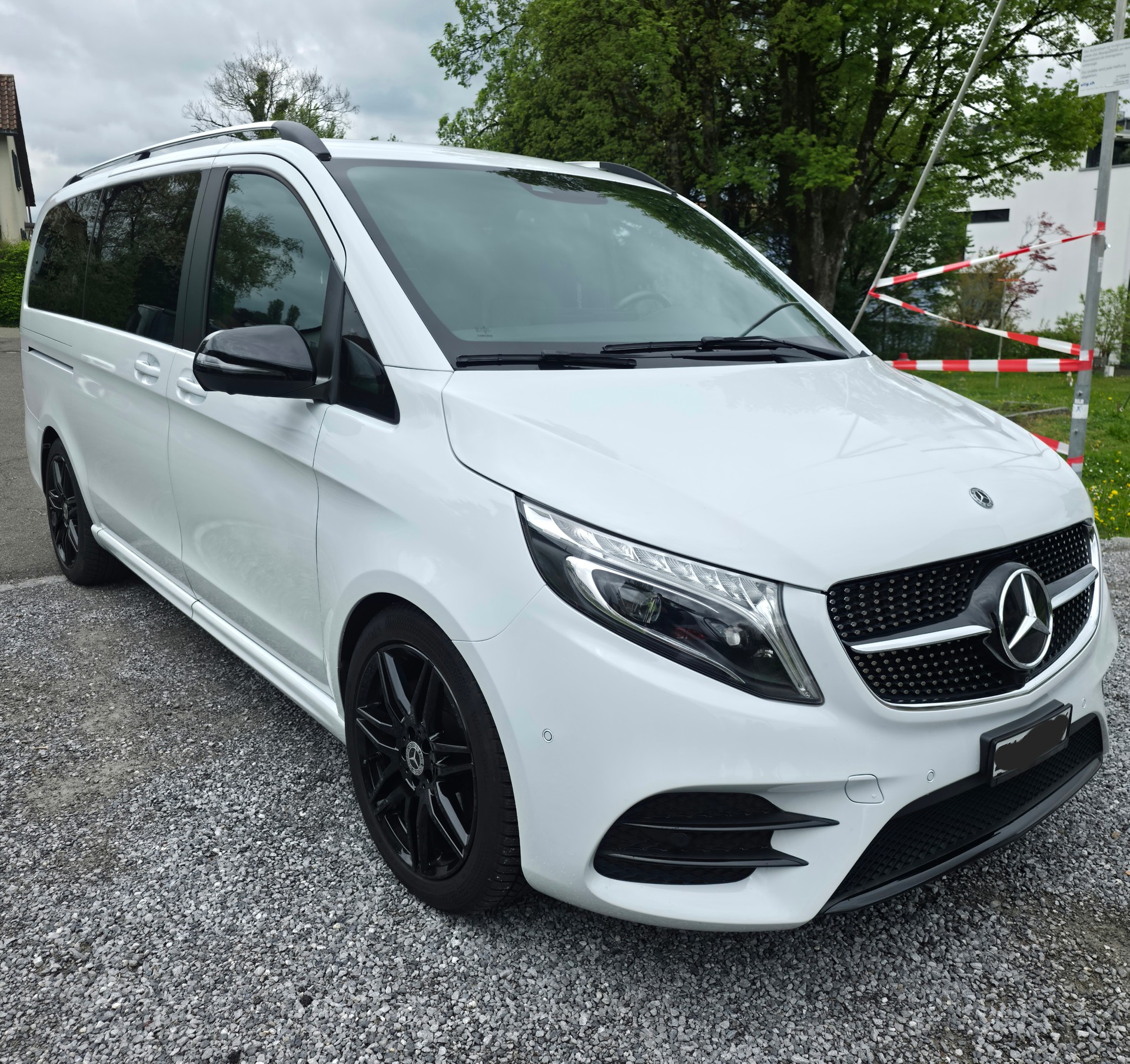 MERCEDES-BENZ V 300 d lang Avantgarde 4Matic 9G-Tronic-image-2