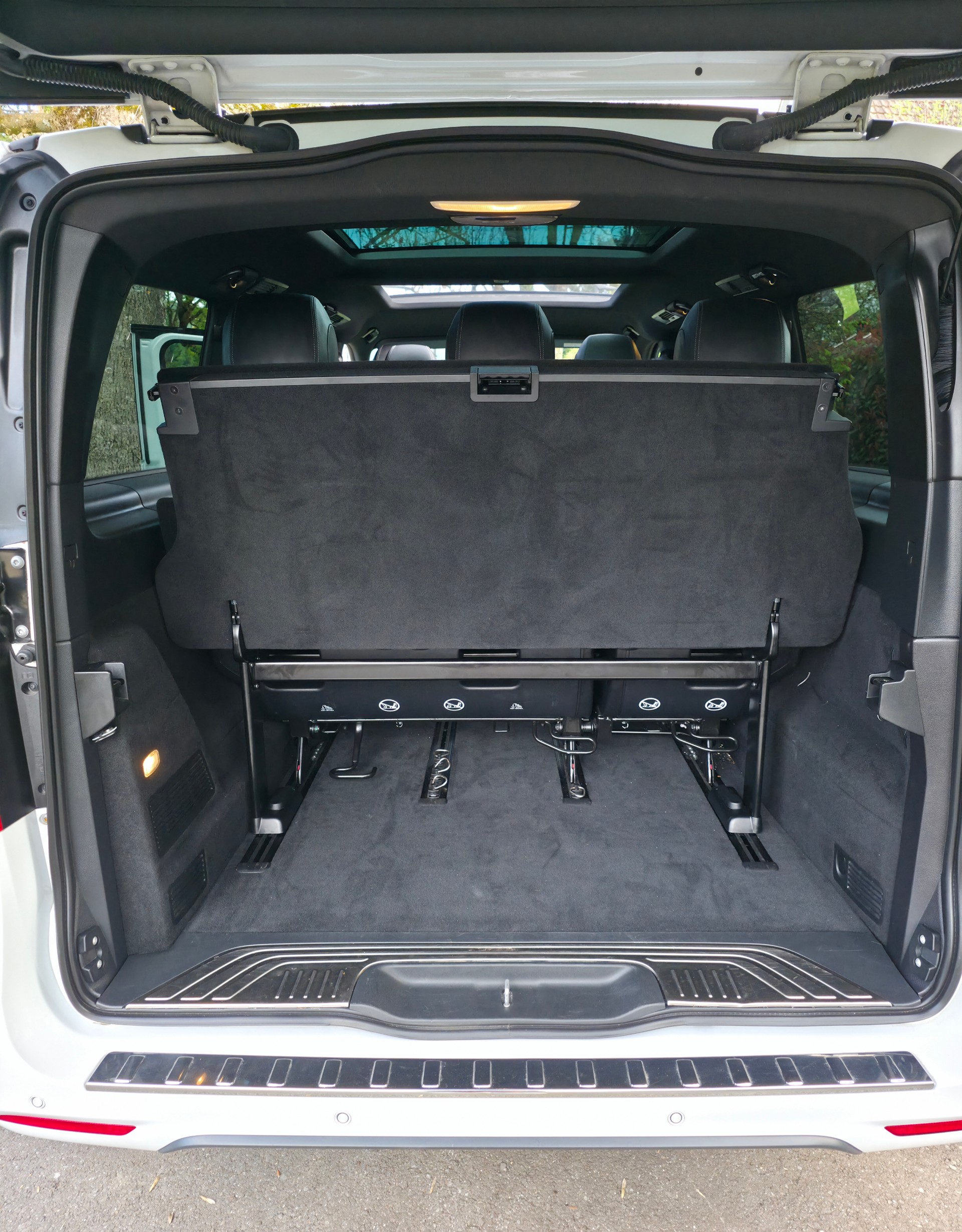 MERCEDES-BENZ V 300 d lang Avantgarde 4Matic 9G-Tronic-image-9