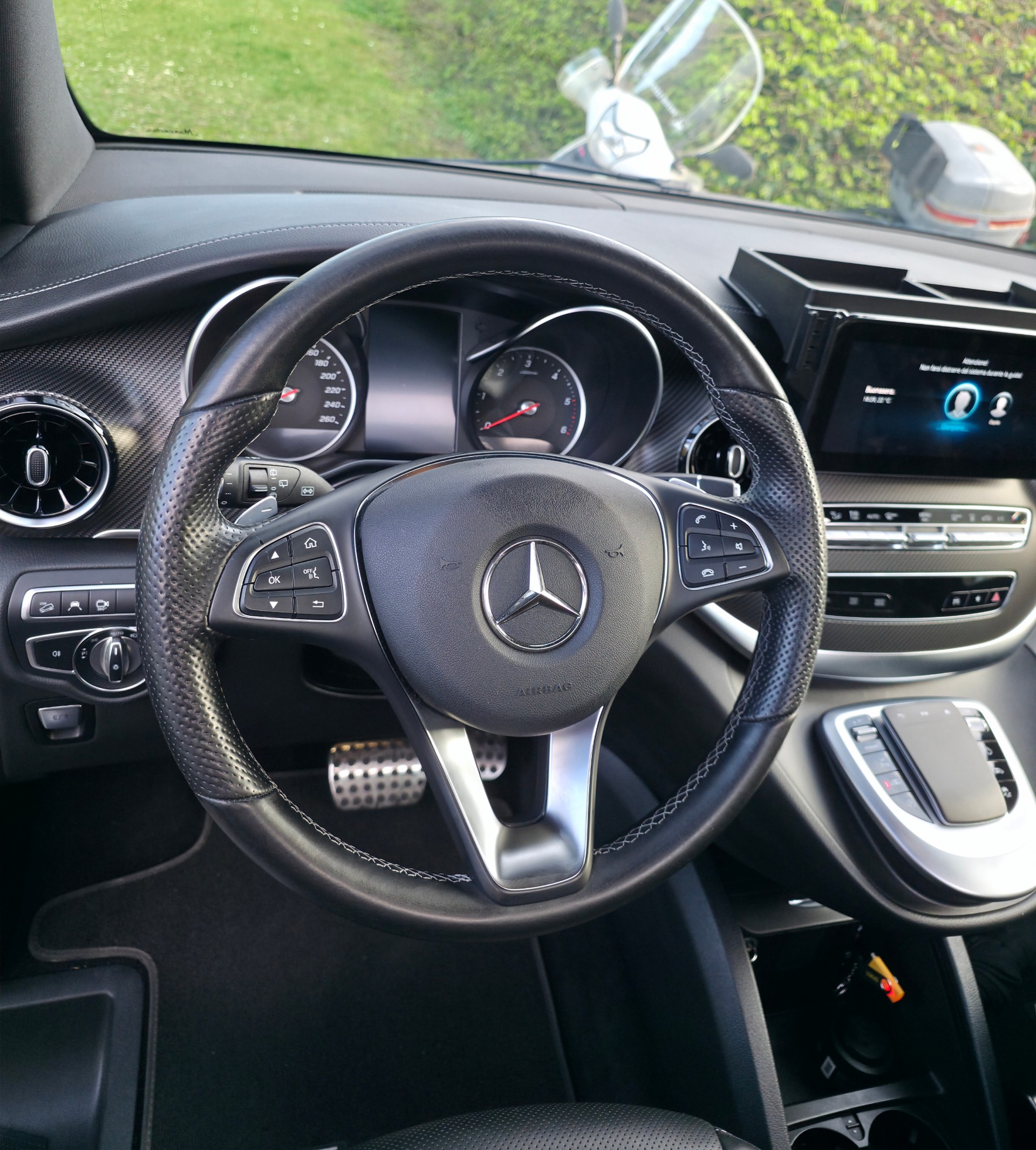 MERCEDES-BENZ V 300 d lang Avantgarde 4Matic 9G-Tronic-image-11