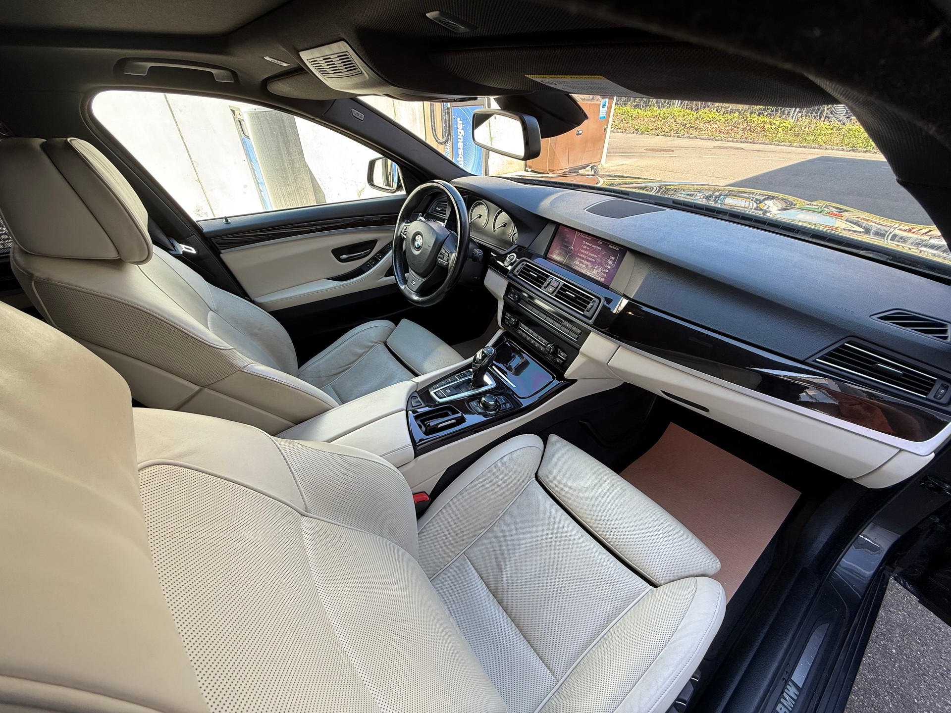 BMW 535i xDrive Touring Steptronic *CH Fahrzeug *Frisch ab MFK *Soft-Close *HUD *Panoramaglasdach *Spurwechselassistent *-image-15