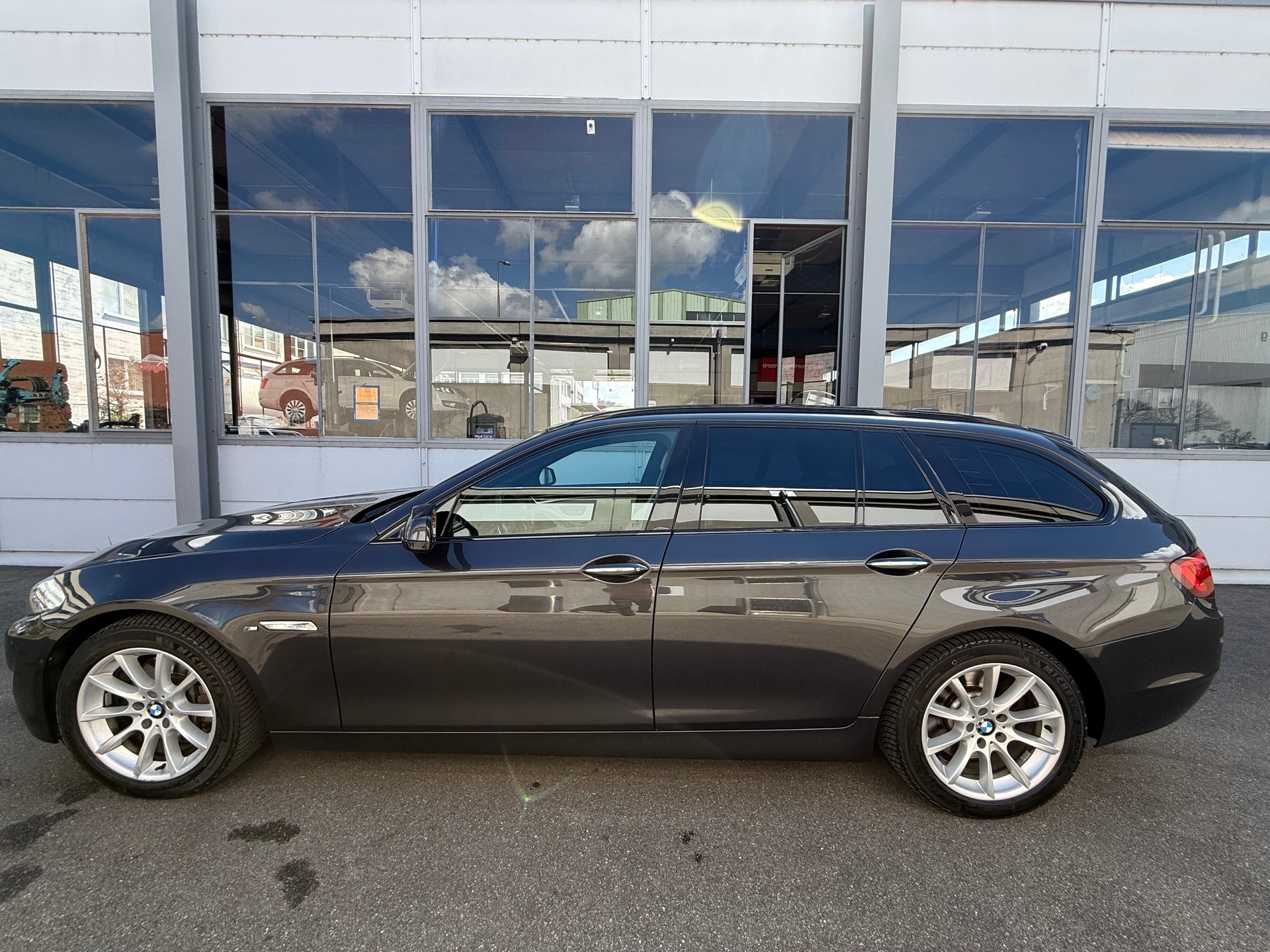 BMW 535i xDrive Touring Steptronic *CH Fahrzeug *Frisch ab MFK *Soft-Close *HUD *Panoramaglasdach *Spurwechselassistent *-image-5