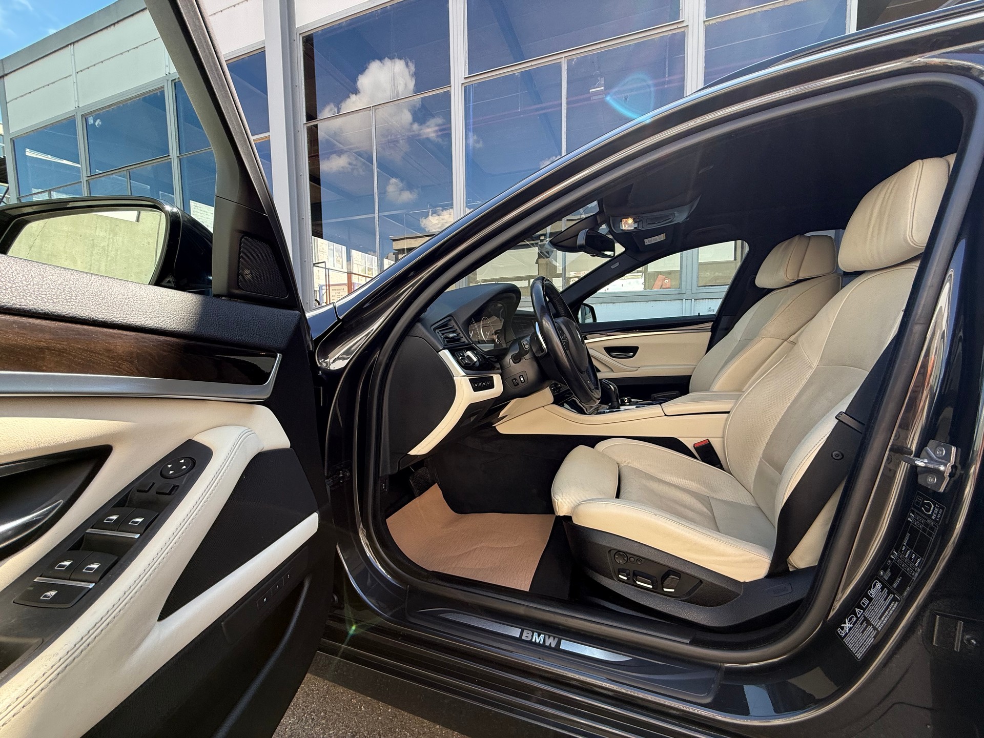 BMW 535i xDrive Touring Steptronic *CH Fahrzeug *Frisch ab MFK *Soft-Close *HUD *Panoramaglasdach *Spurwechselassistent *-image-6