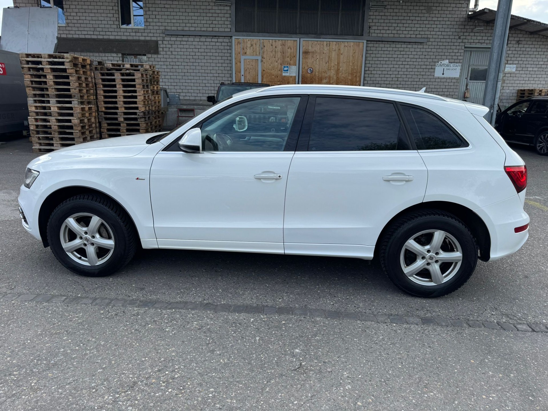 AUDI Q5 2.0 TDI S-Line quattro S-tronic-image-8
