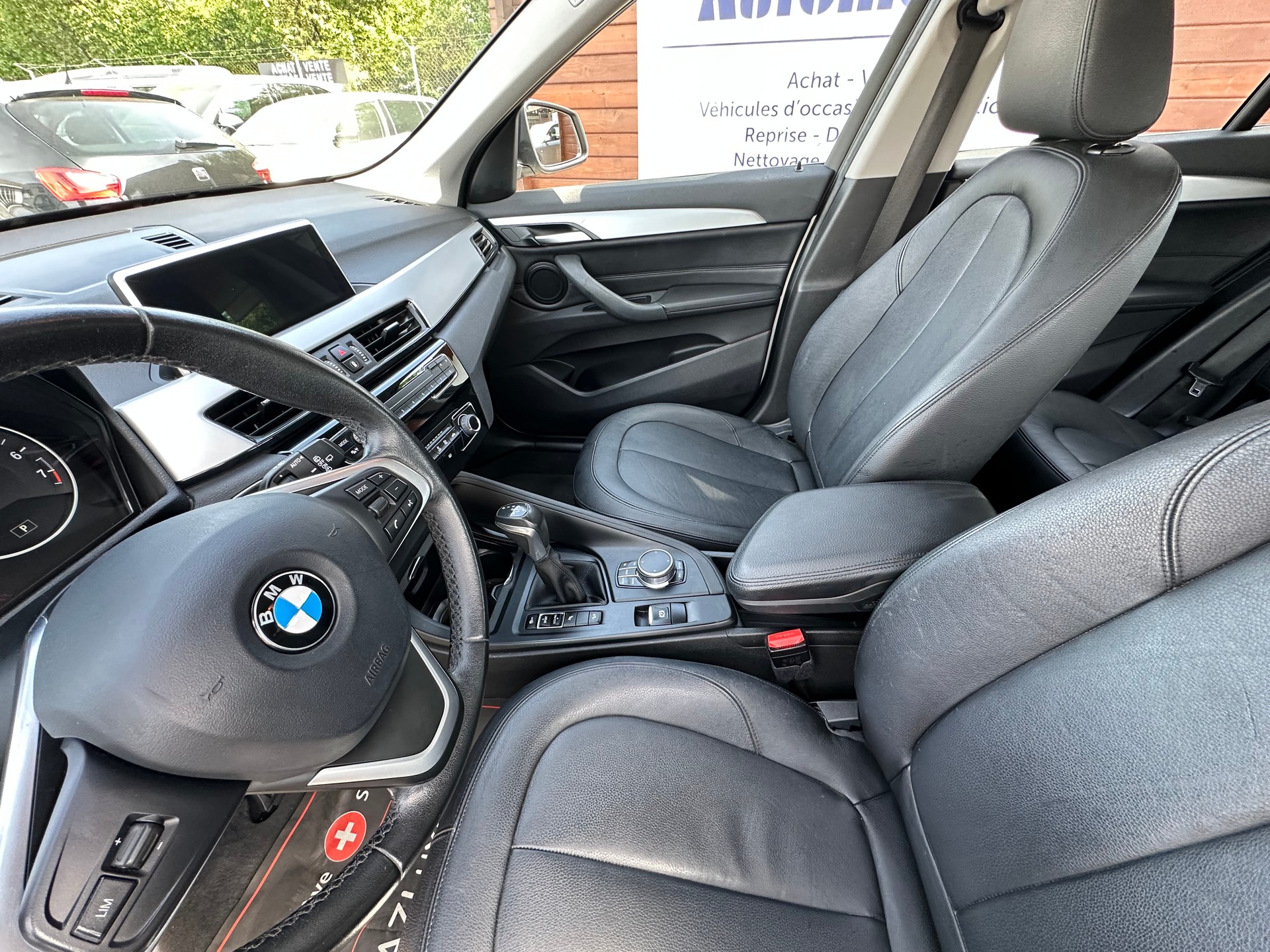 BMW X1 xDrive 20i Sport Line Steptronic-image-13