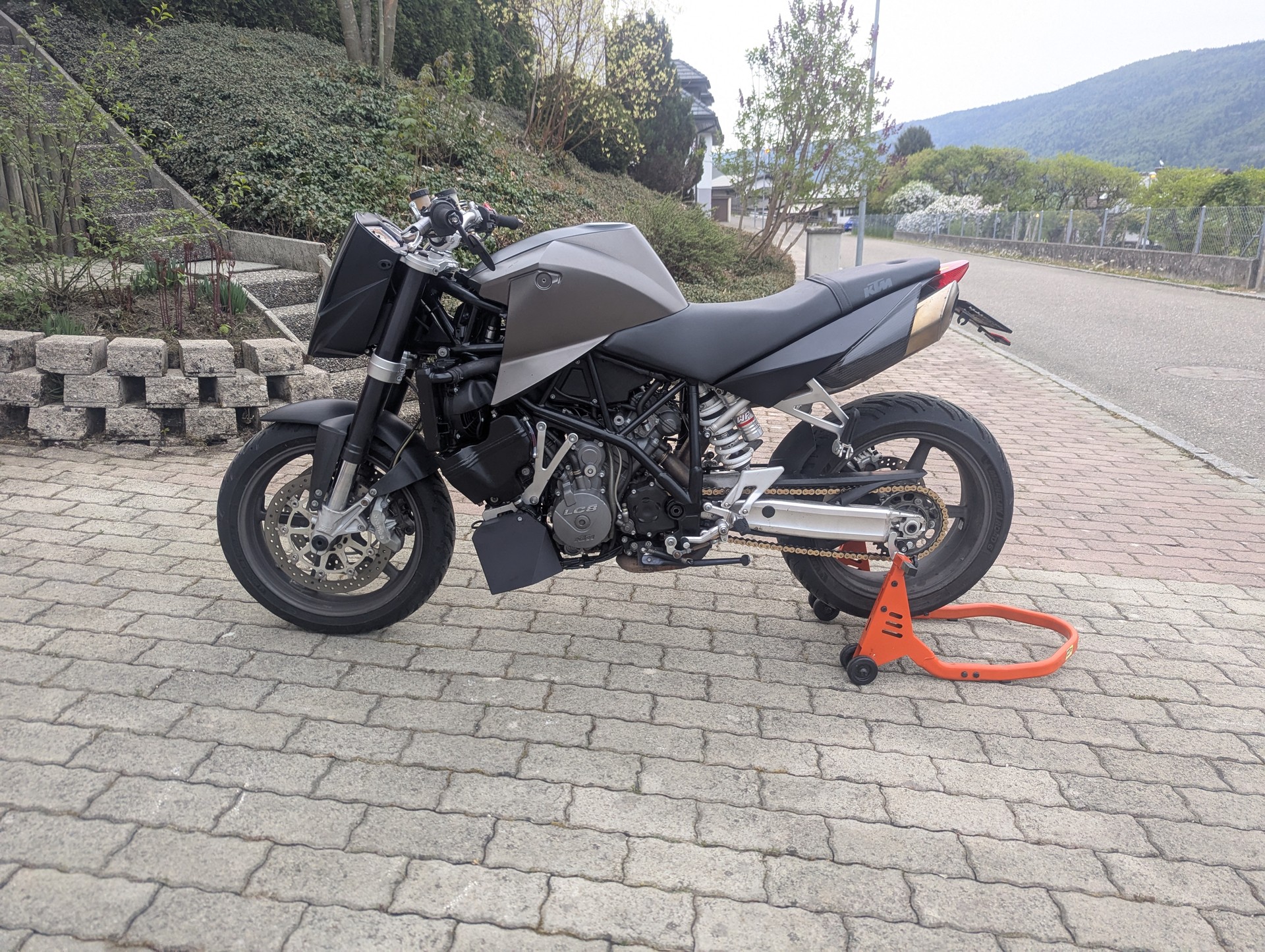 KTM 990 Super Duke-image-2