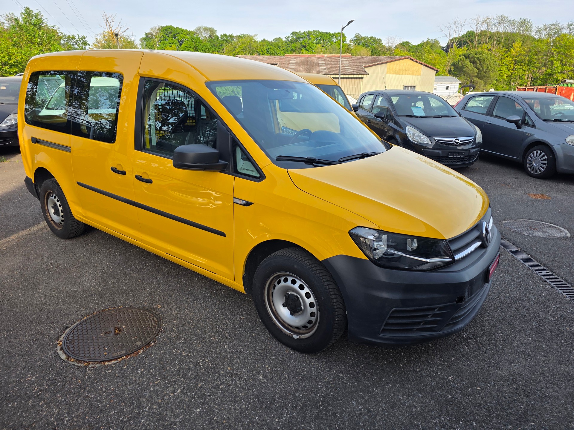 VW Caddy Maxi 1.0TSI BlueMotion Technology-image-5