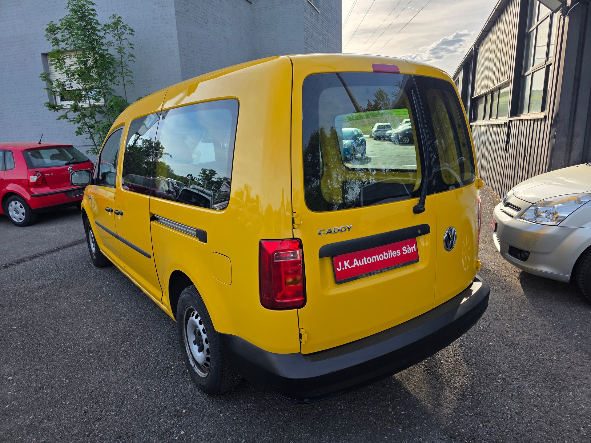 VW Caddy Maxi 1.0TSI BlueMotion Technology-image-11