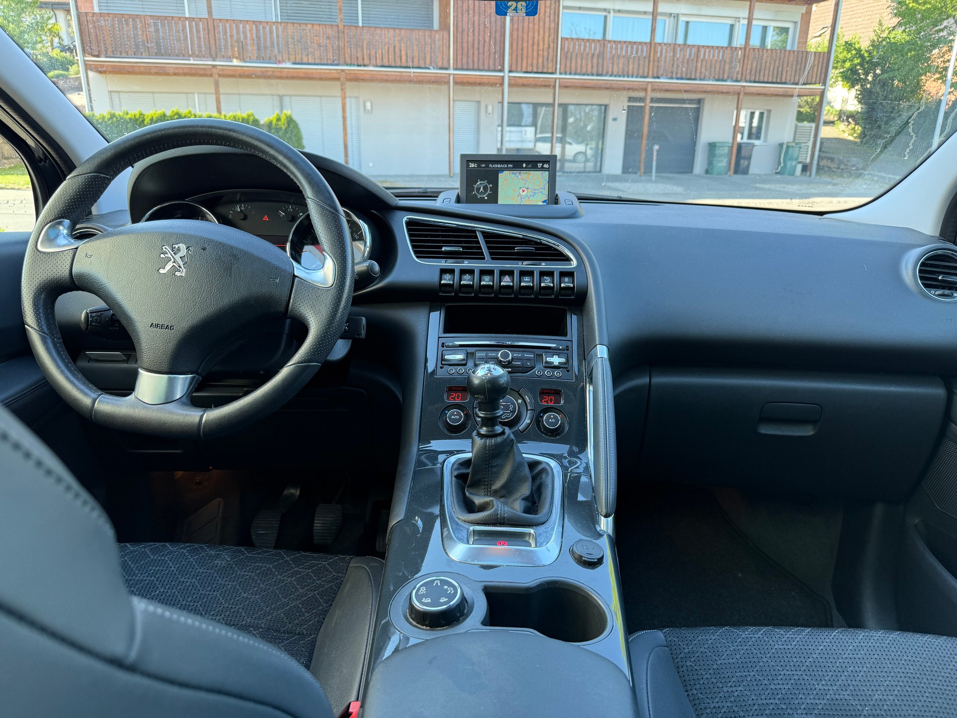 PEUGEOT 3008 2.0 HDI Business-image-12