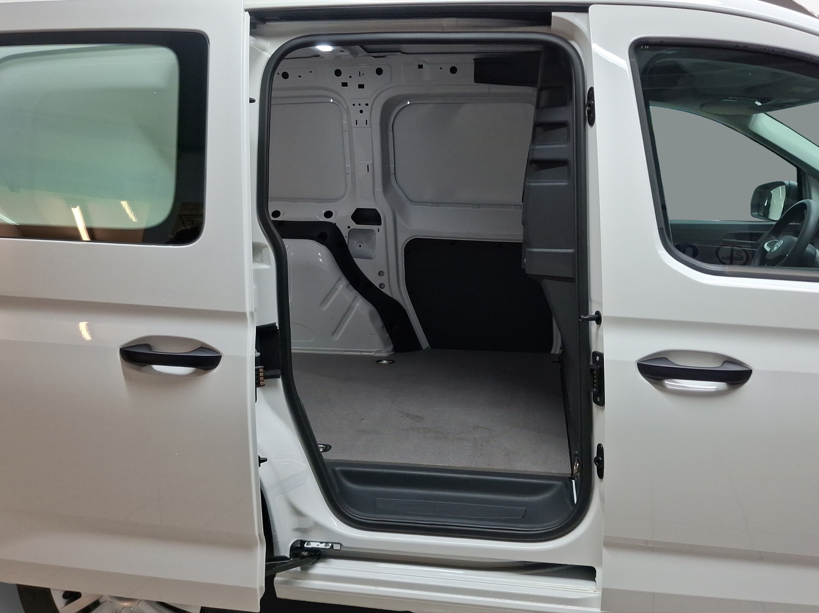 VW Caddy Cargo 2.0TDI Entry-image-11
