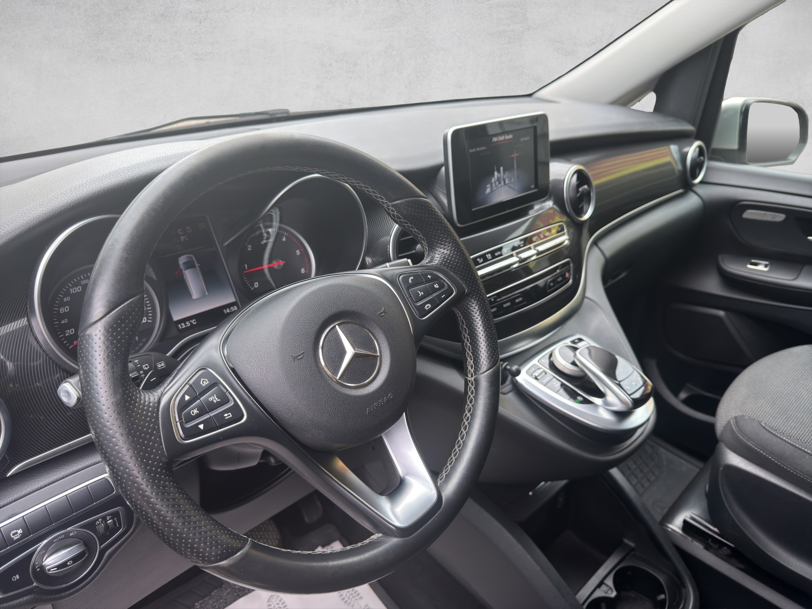 MERCEDES-BENZ V 250 d lang 4Matic 7G-Tronic-image-8