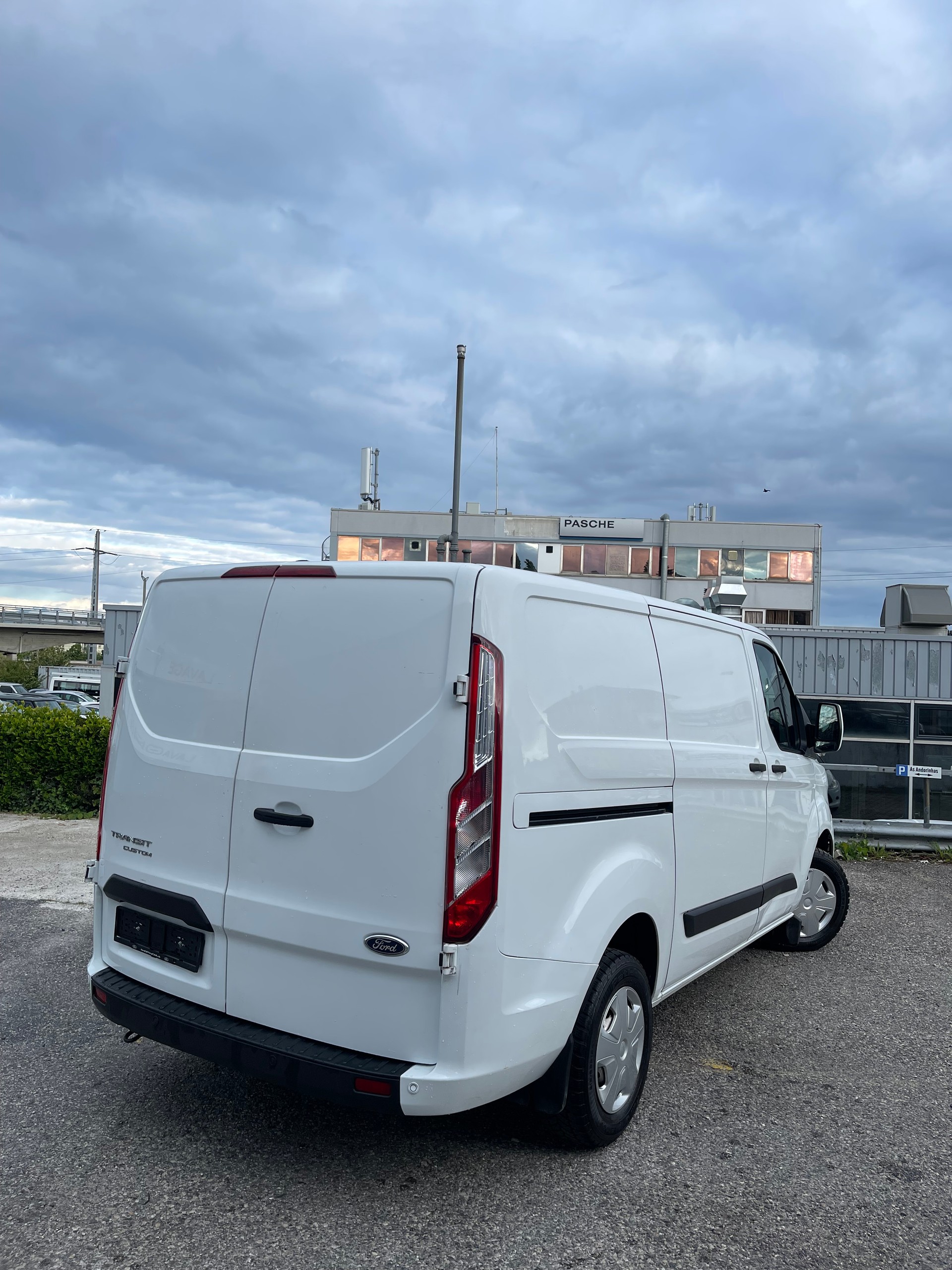 FORD Transit Custom Van 280 L1H1Trend-image-2