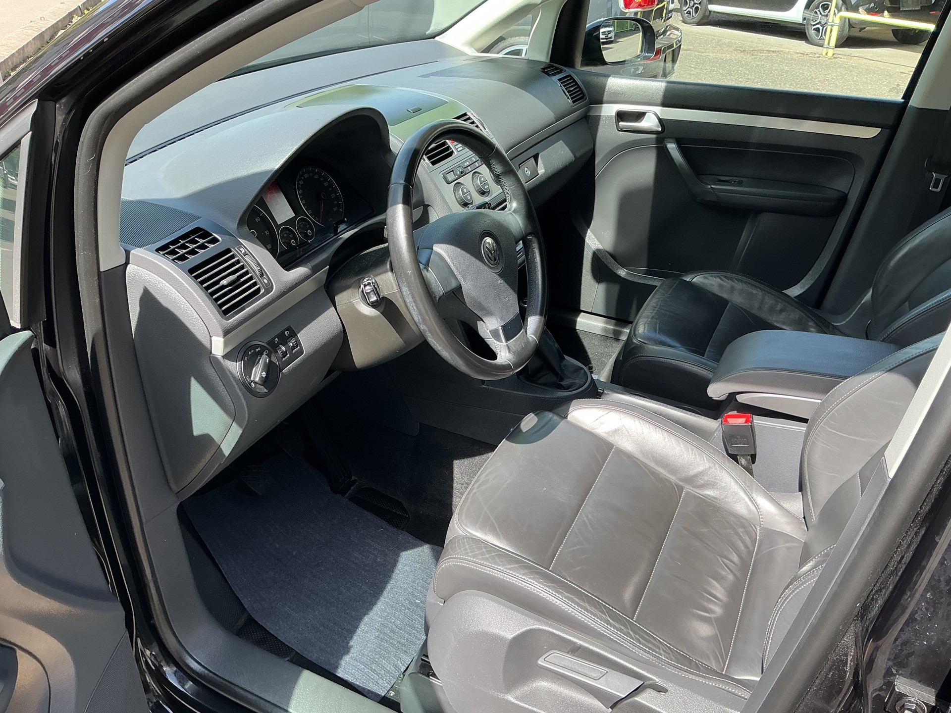 VW Touran 1.4 TSI Highline-image-4