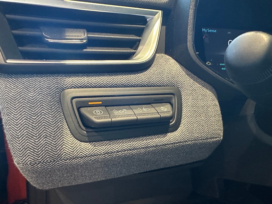 RENAULT Clio 1.0 Techno-image-18