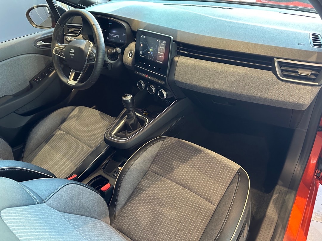 RENAULT Clio 1.0 Techno-image-11