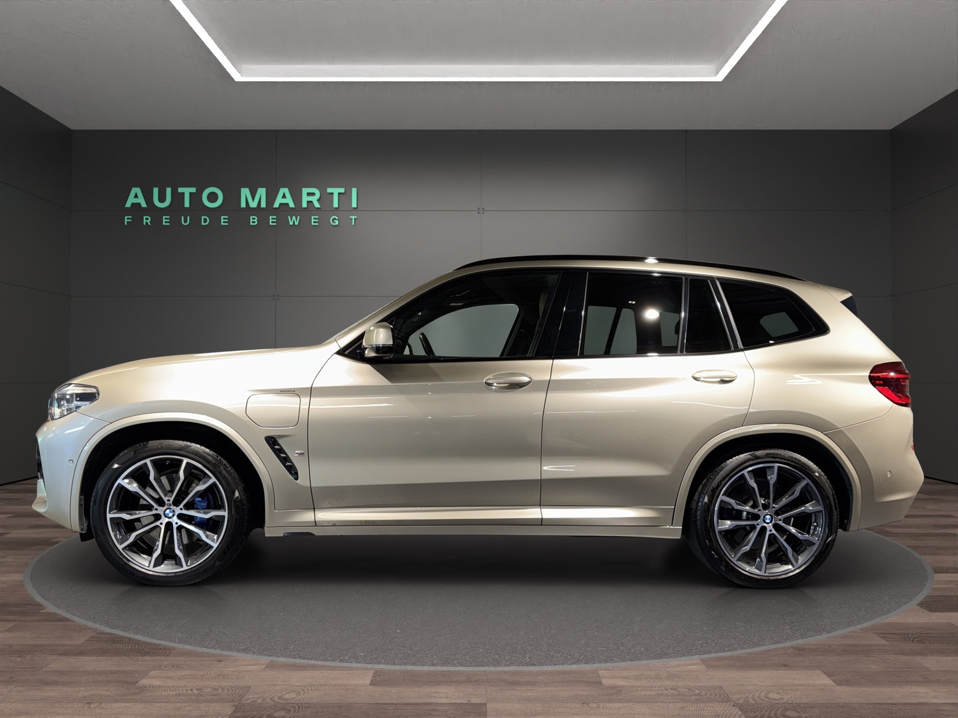BMW X3 30e xDrive M Sport-showroom-element-2
