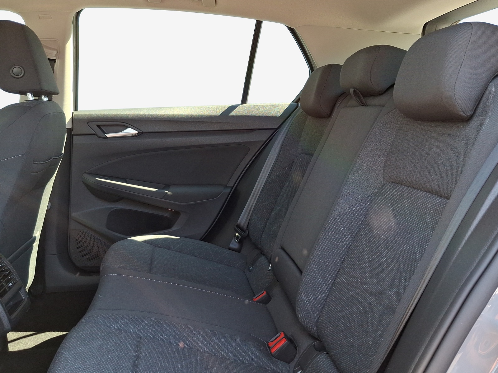 VW Golf 1.5 TSI ACT Life-image-11