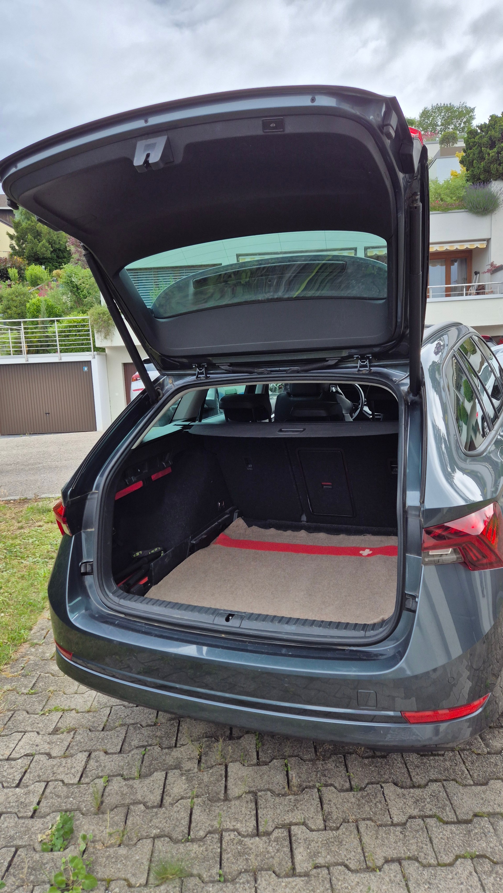 SKODA 2.0 TDI Style-image-4