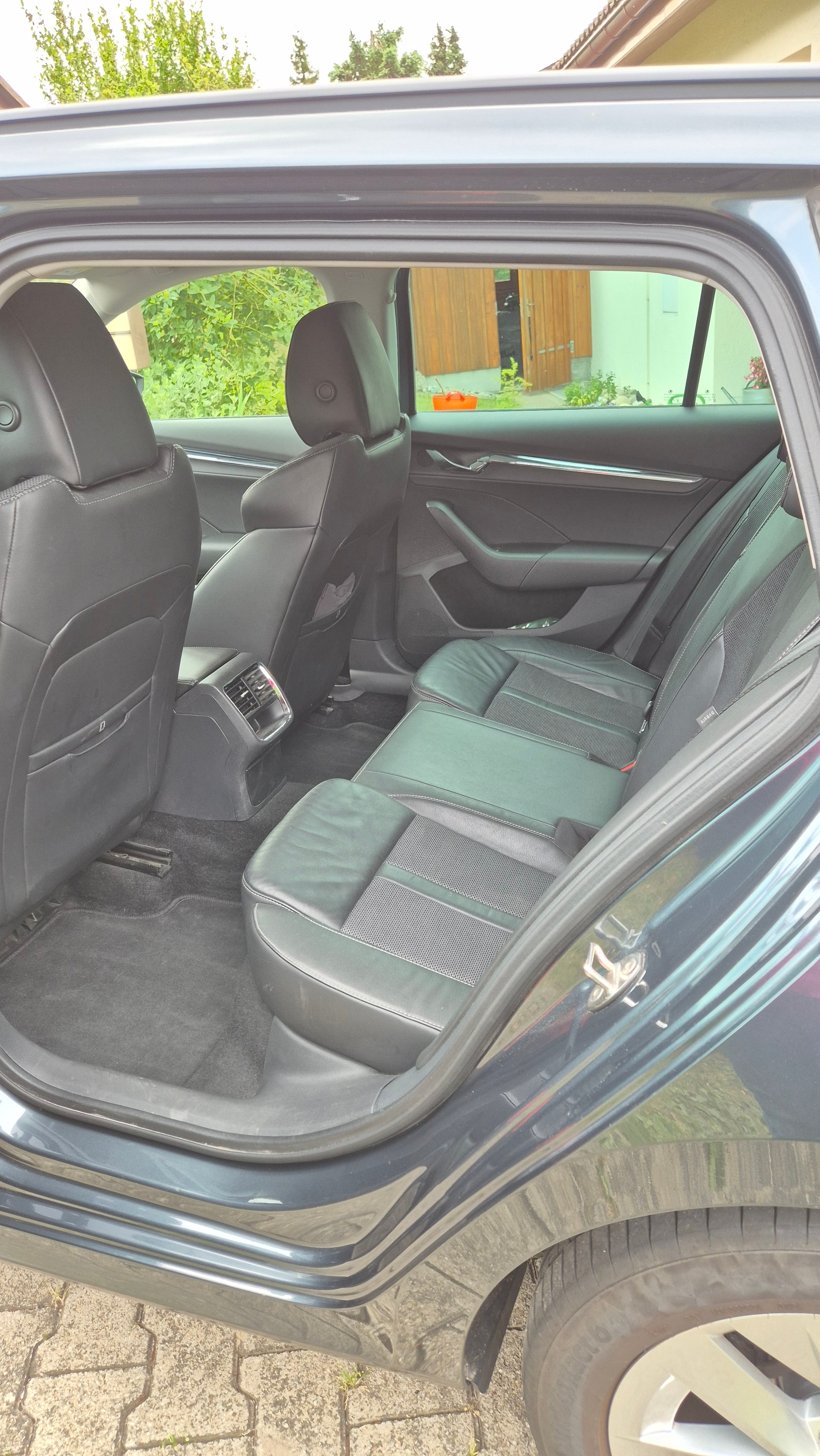 SKODA 2.0 TDI Style-image-5