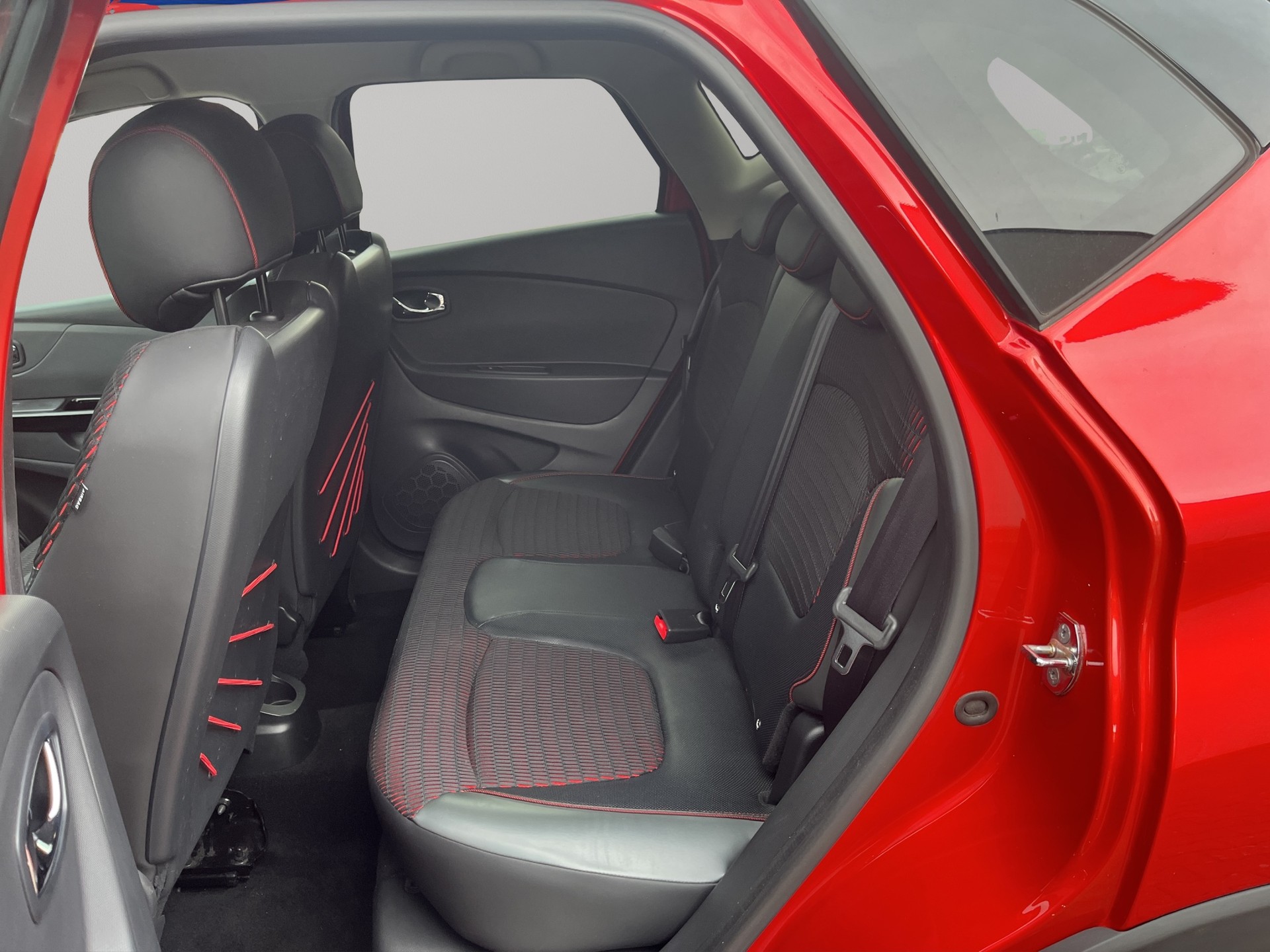 RENAULT Captur 1.2 T Helly Hansen EDC-image-10