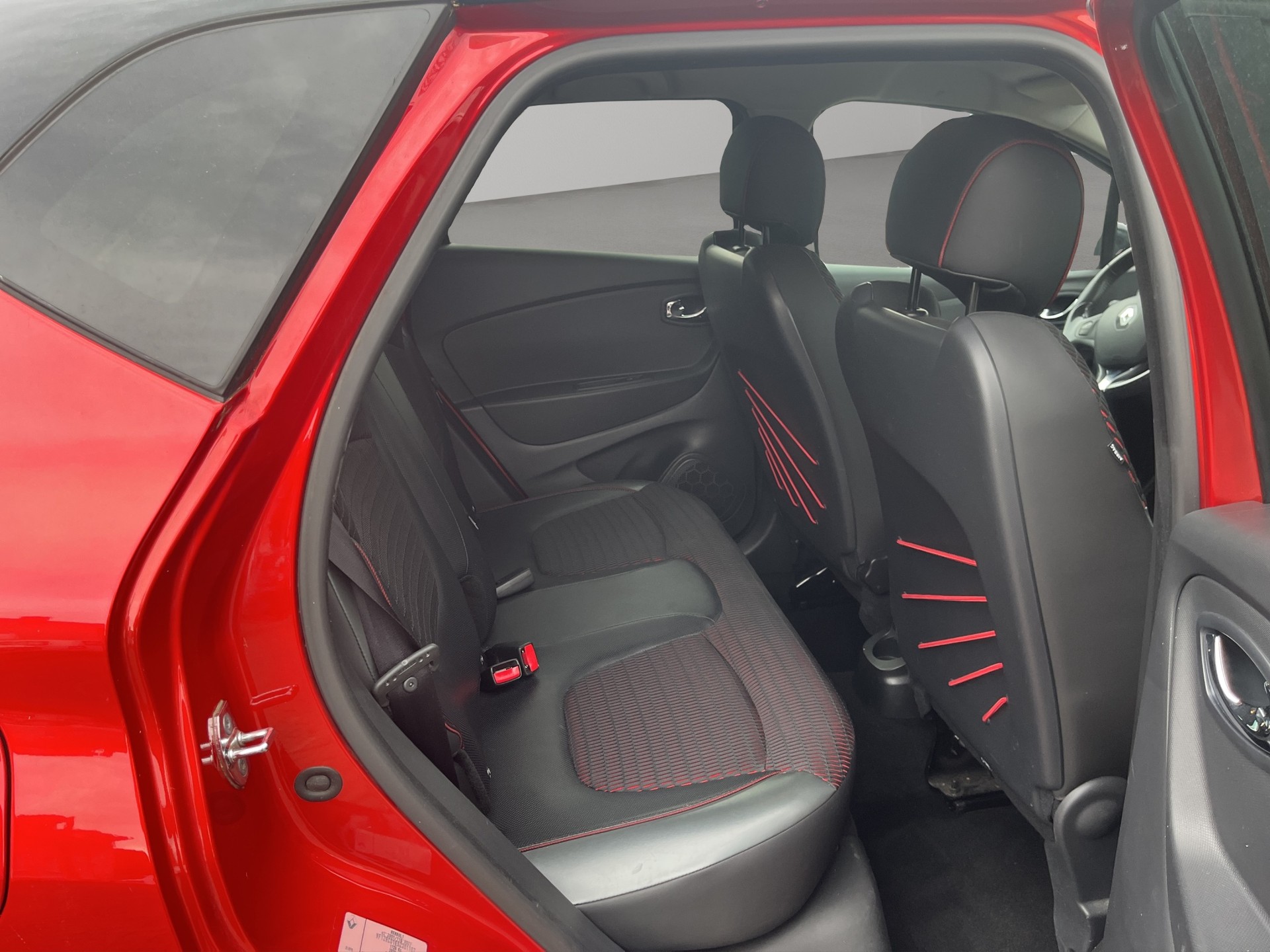 RENAULT Captur 1.2 T Helly Hansen EDC-image-13